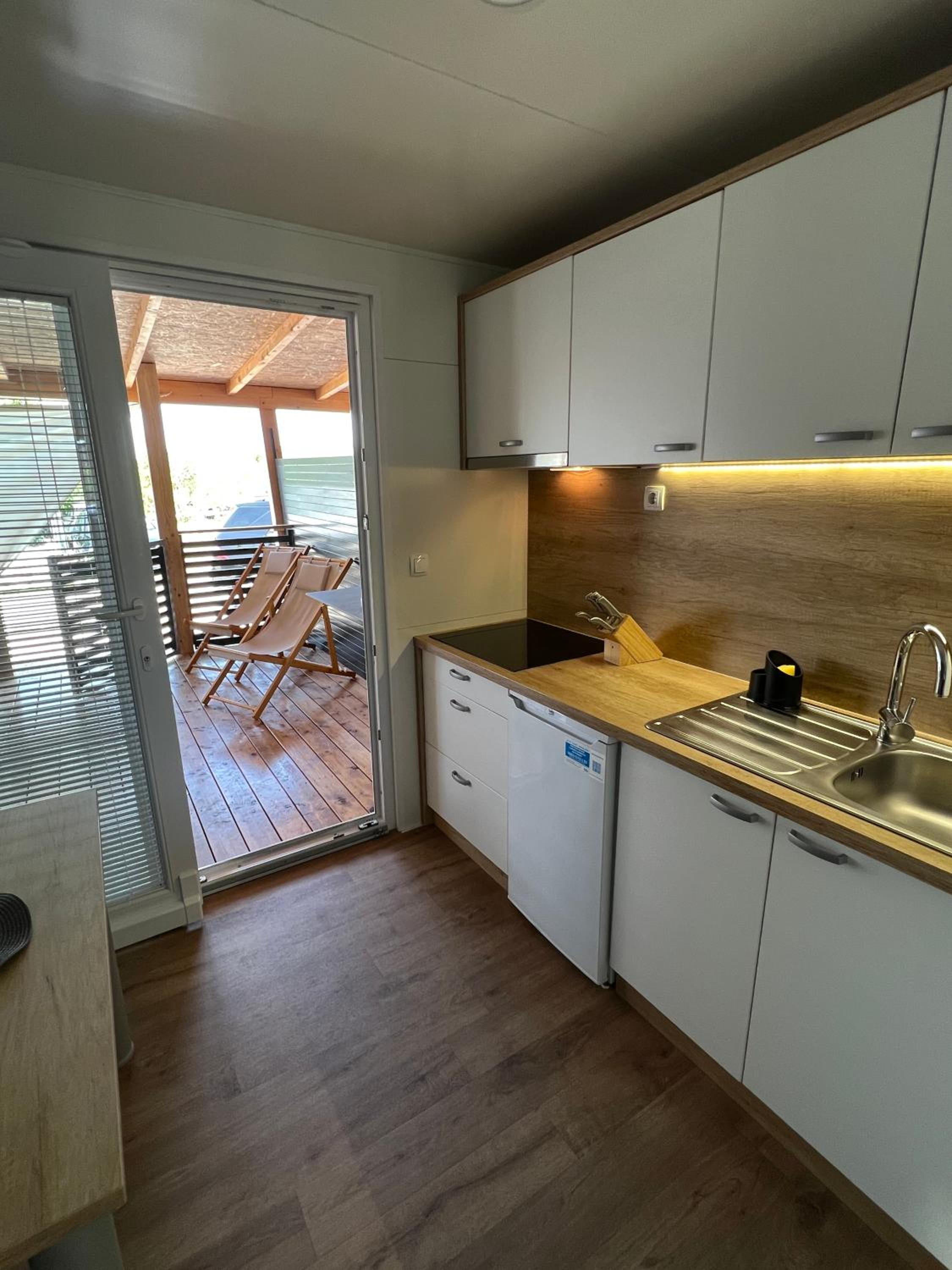 Mobile Home photo 3
