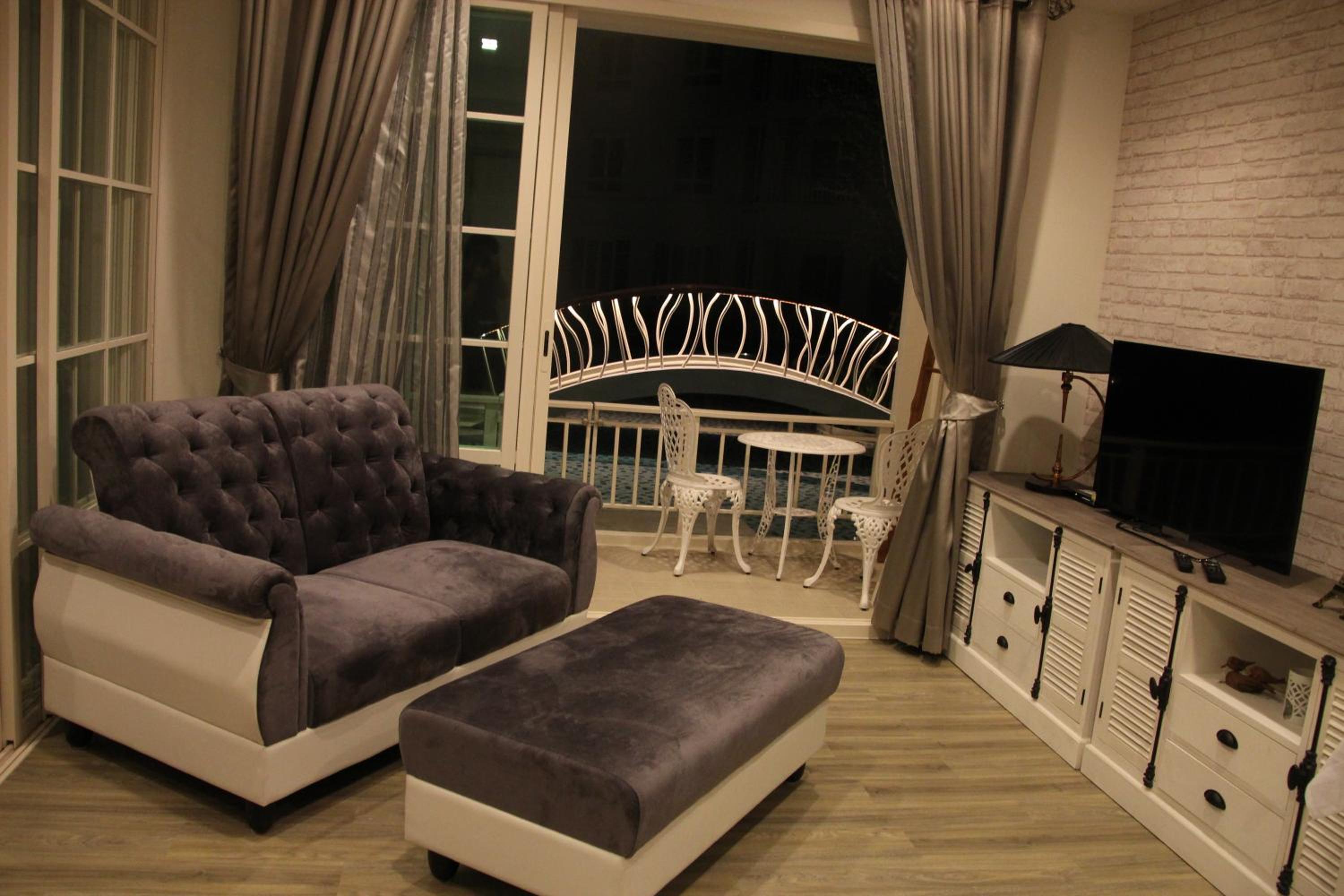 Apartment with Pool View  - Photo 1