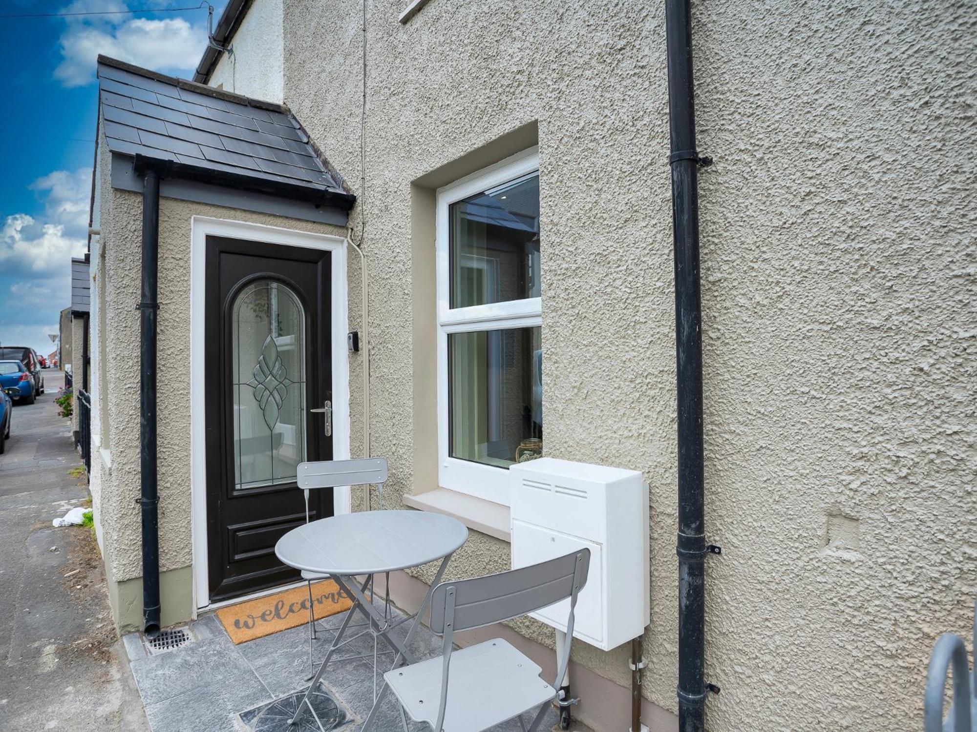 Three-Bedroom House photo 2