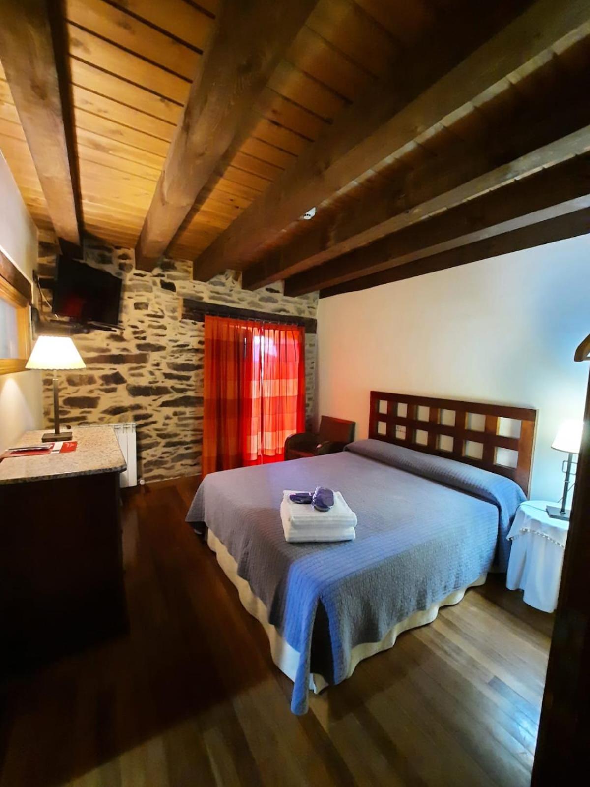 Double or Twin Room - Photo 3