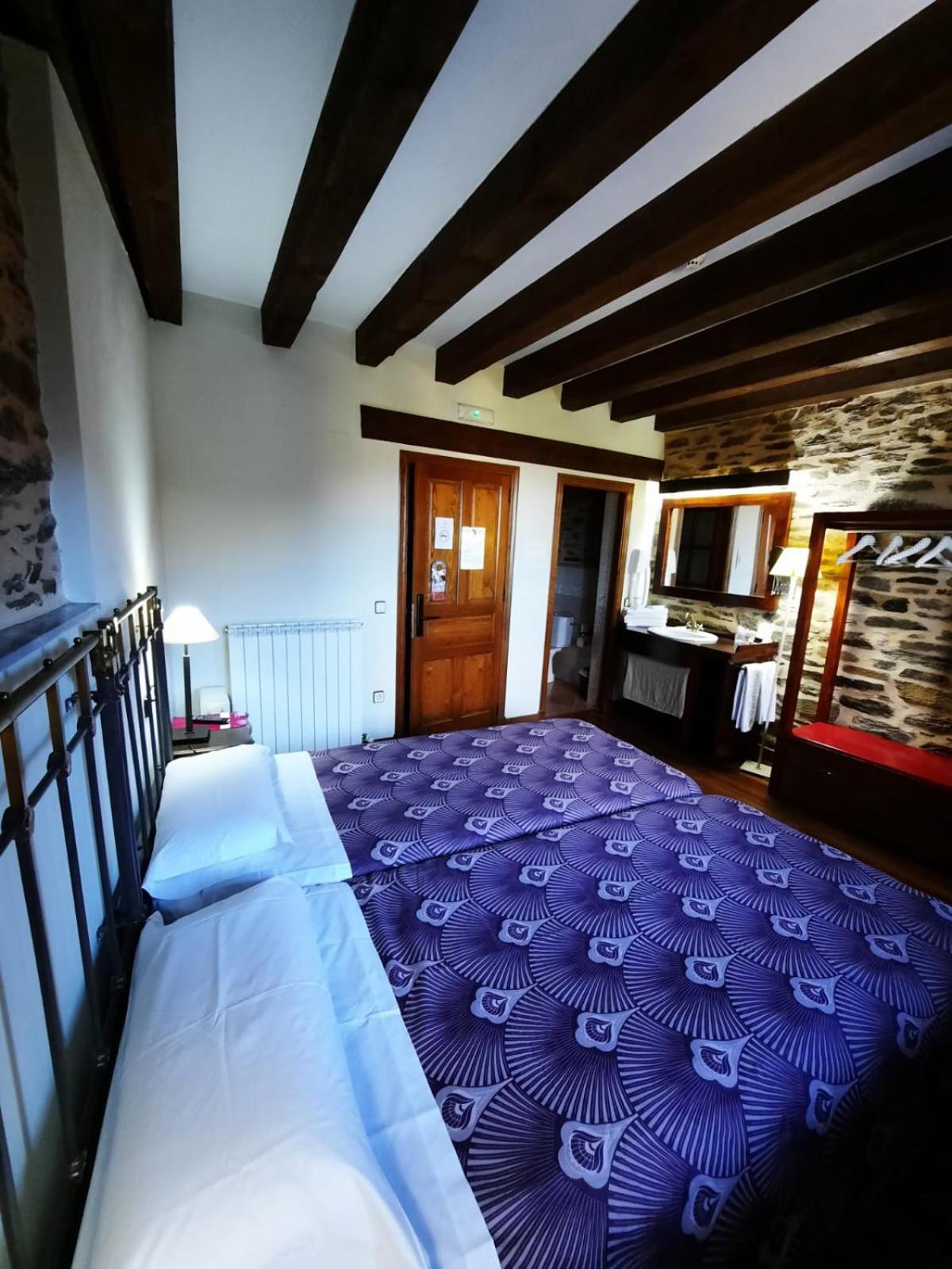 Double or Twin Room - Photo 5
