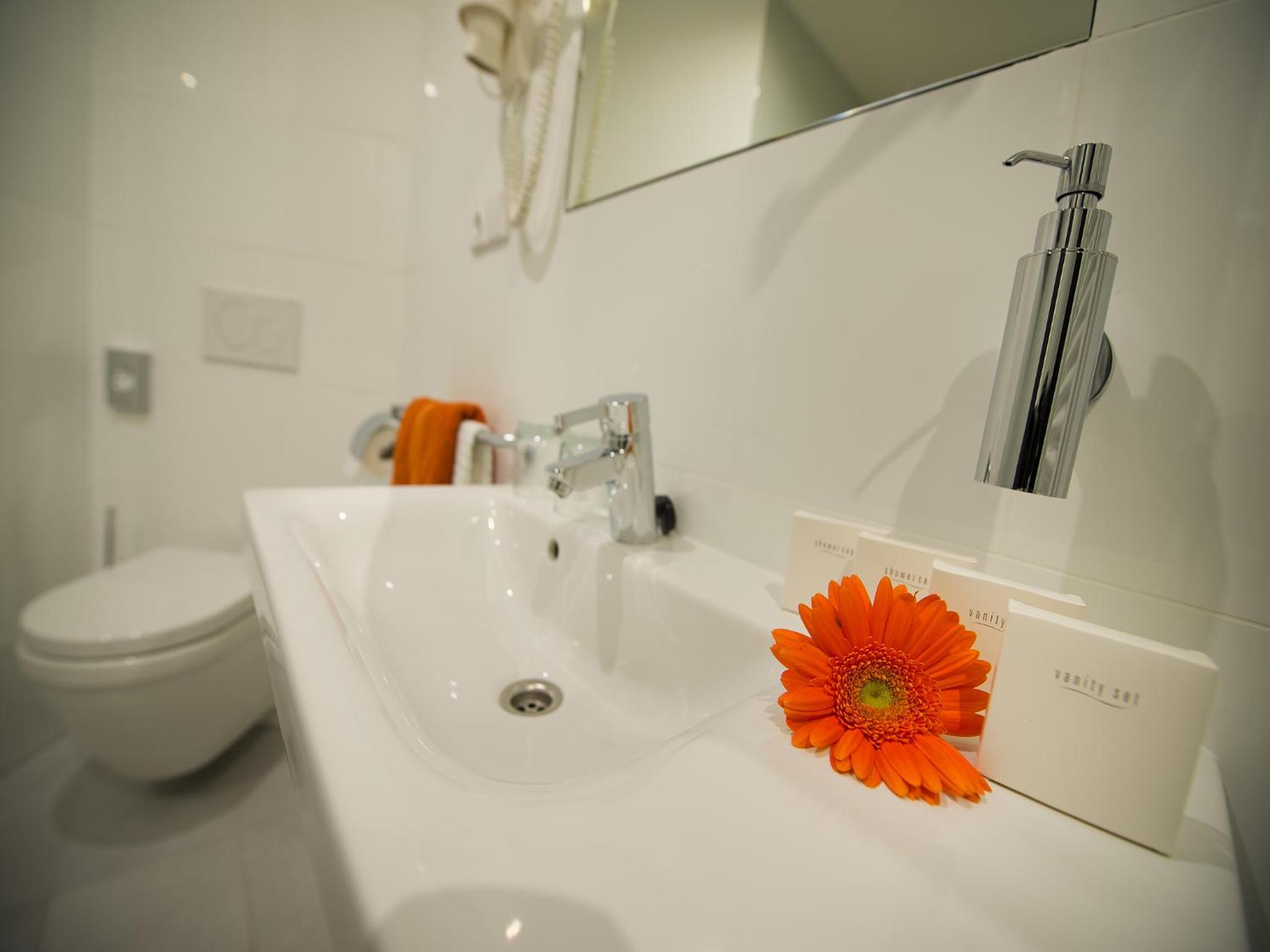 Double or Twin Room - Photo 12