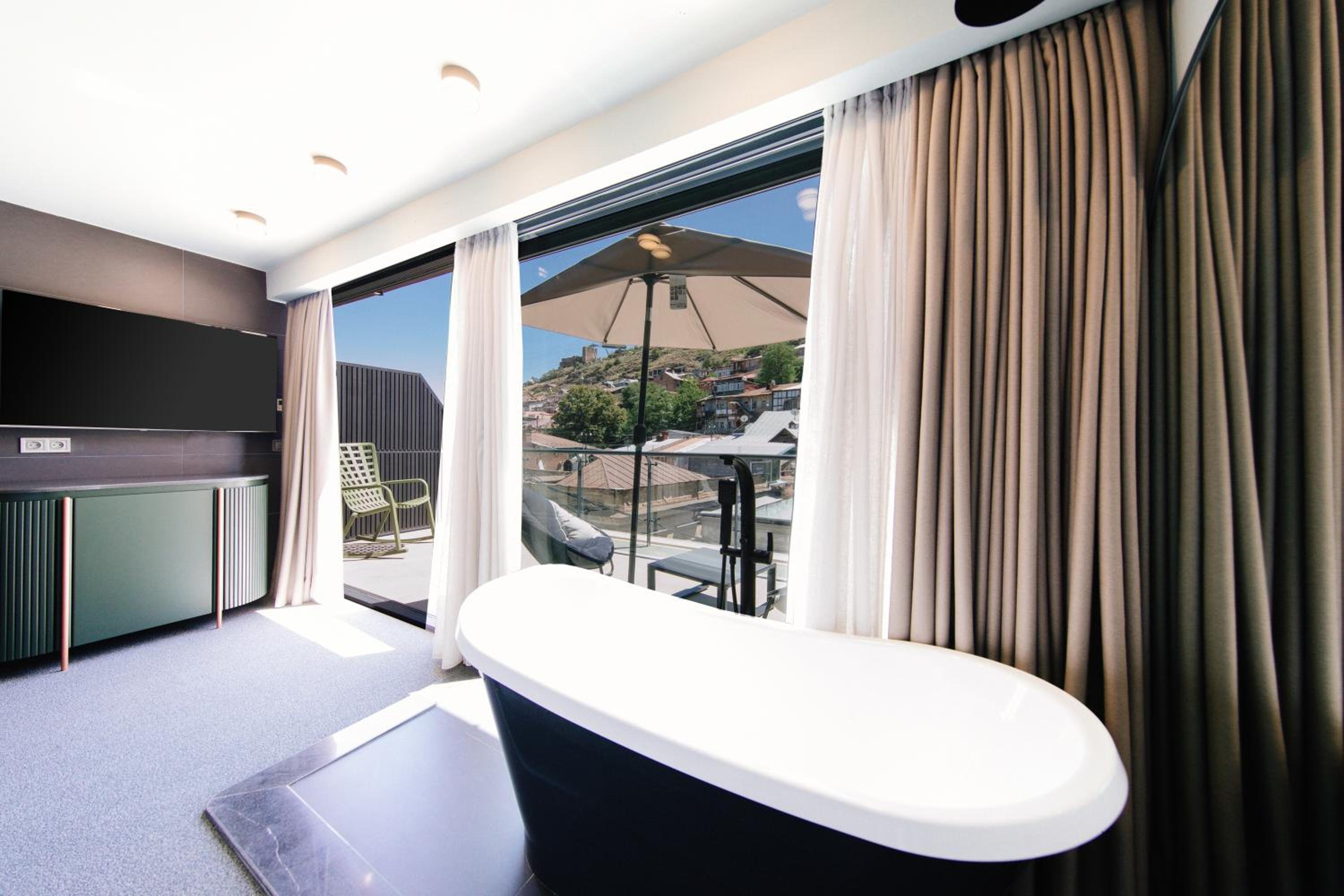 Suite with Terrace - Photo 13