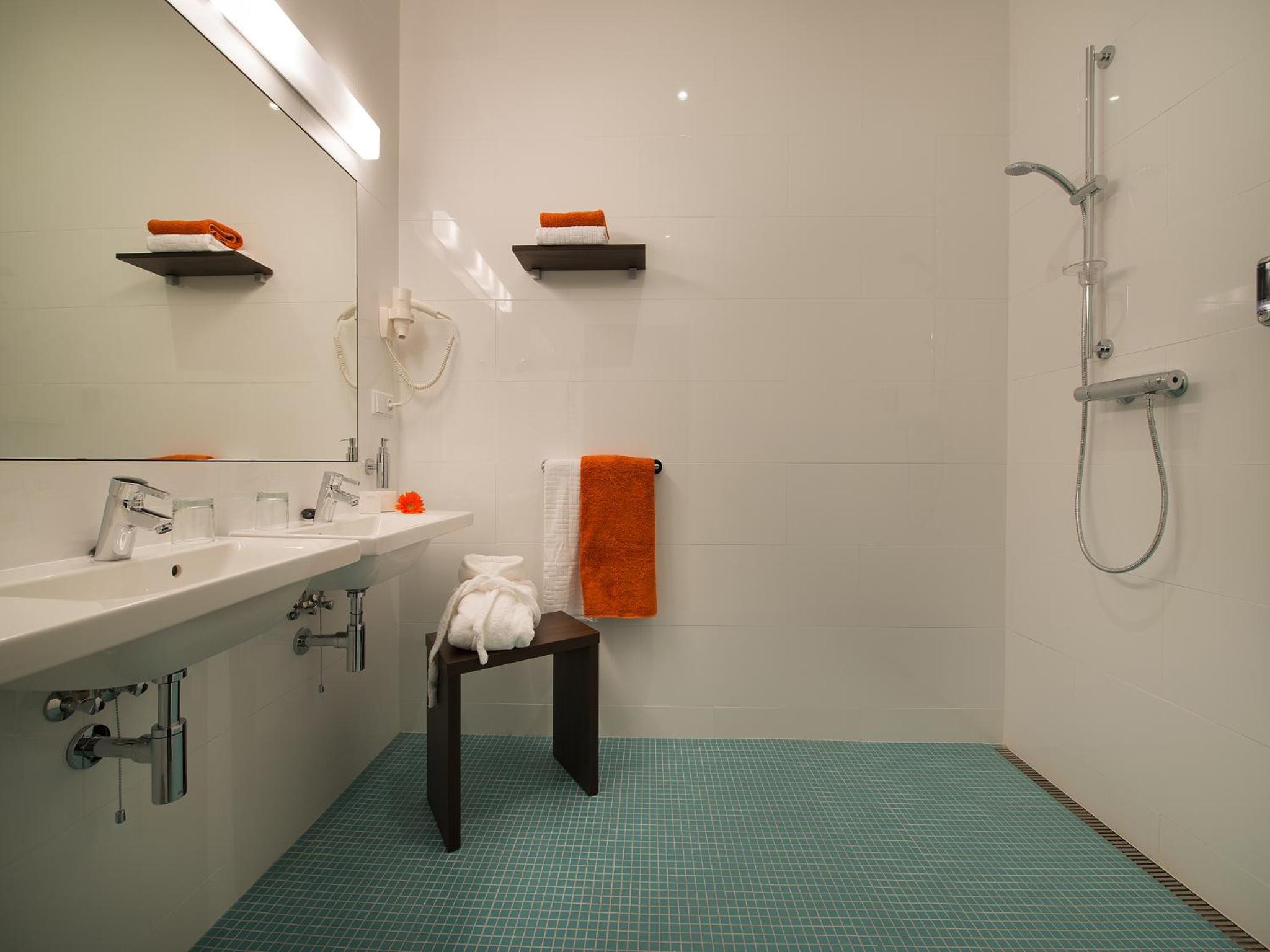 Double or Twin Room - Photo 11