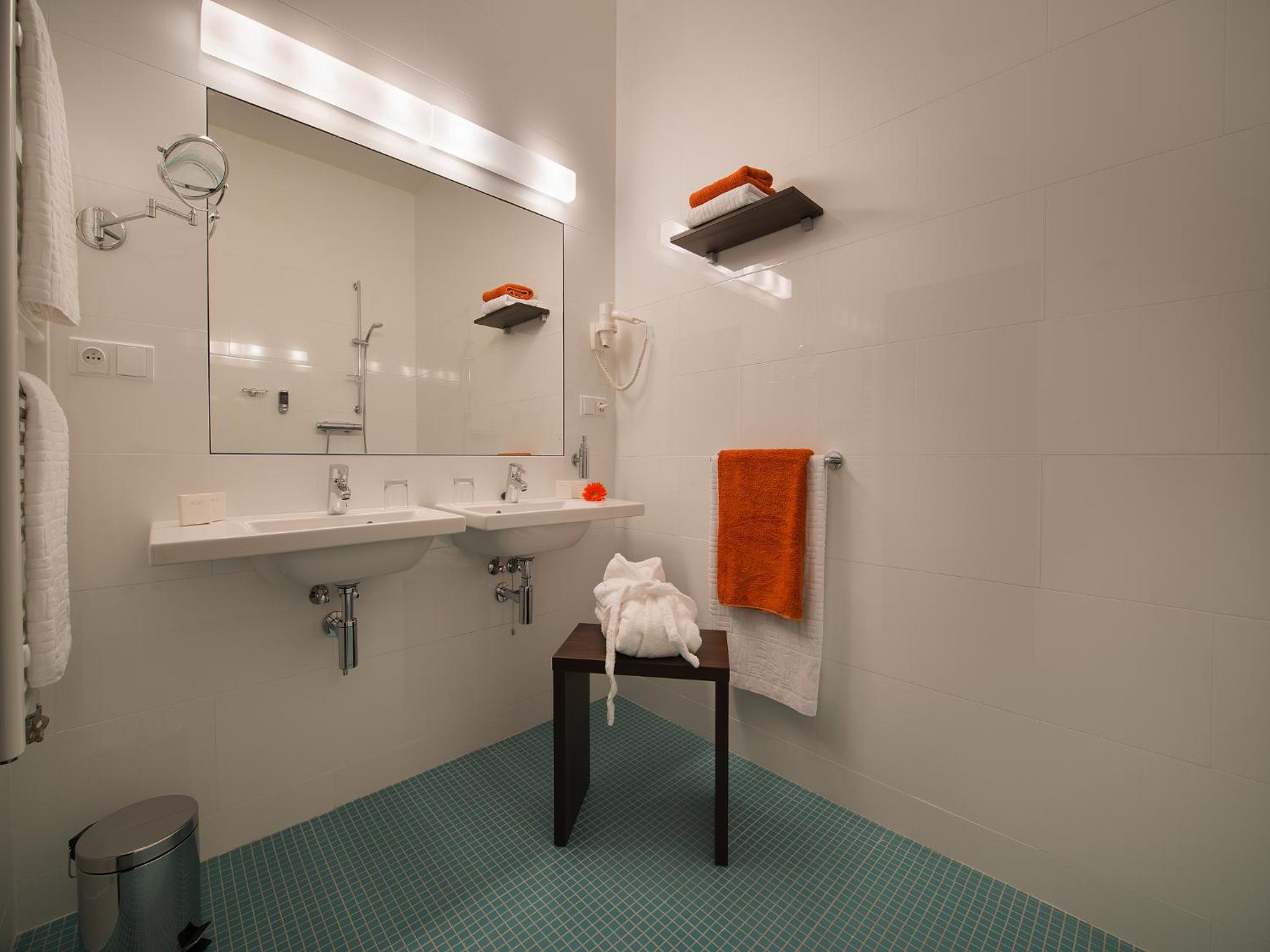 Double or Twin Room - Photo 7