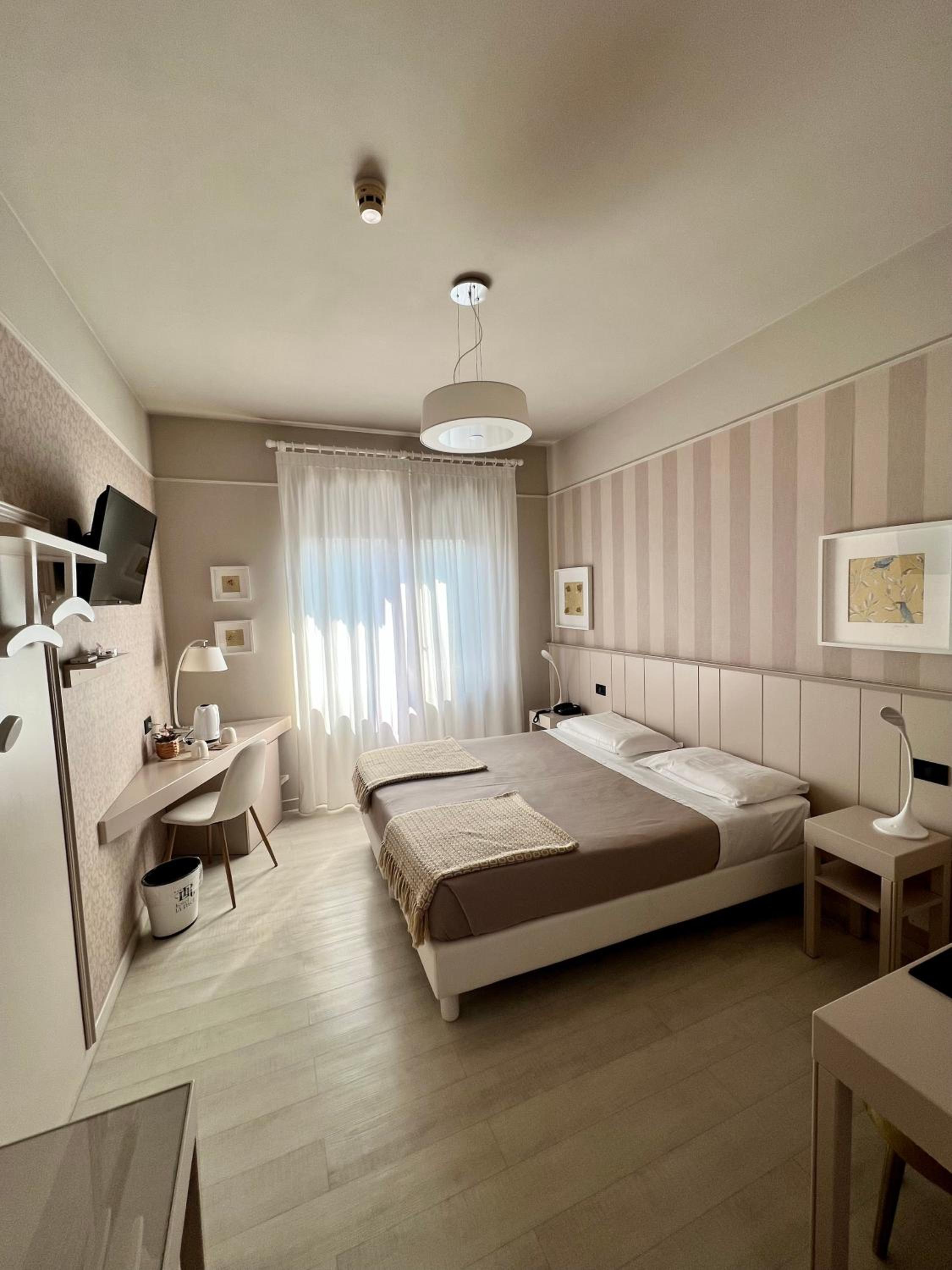 Double Room - Photo 4