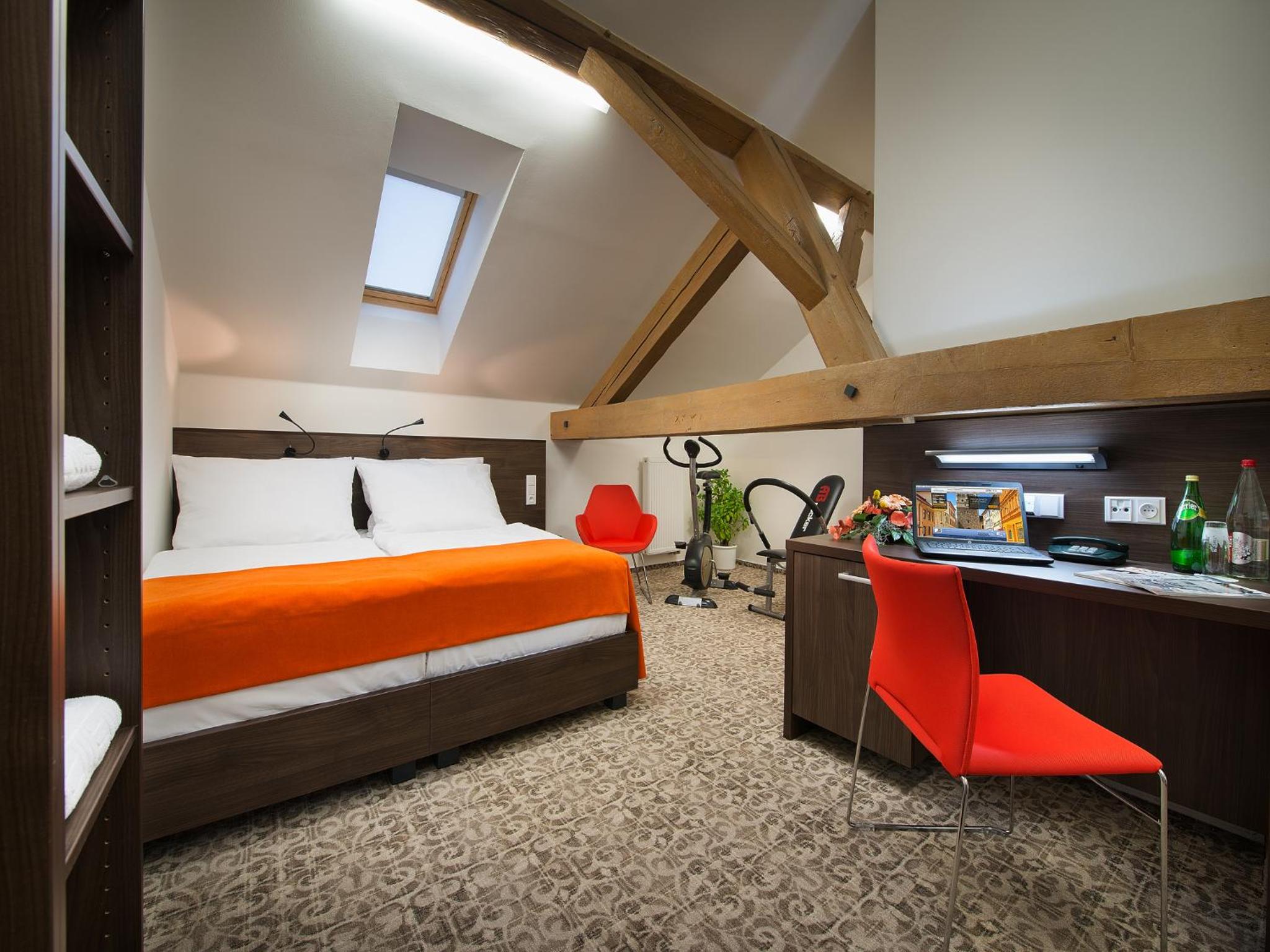 Double or Twin Room - Photo 8