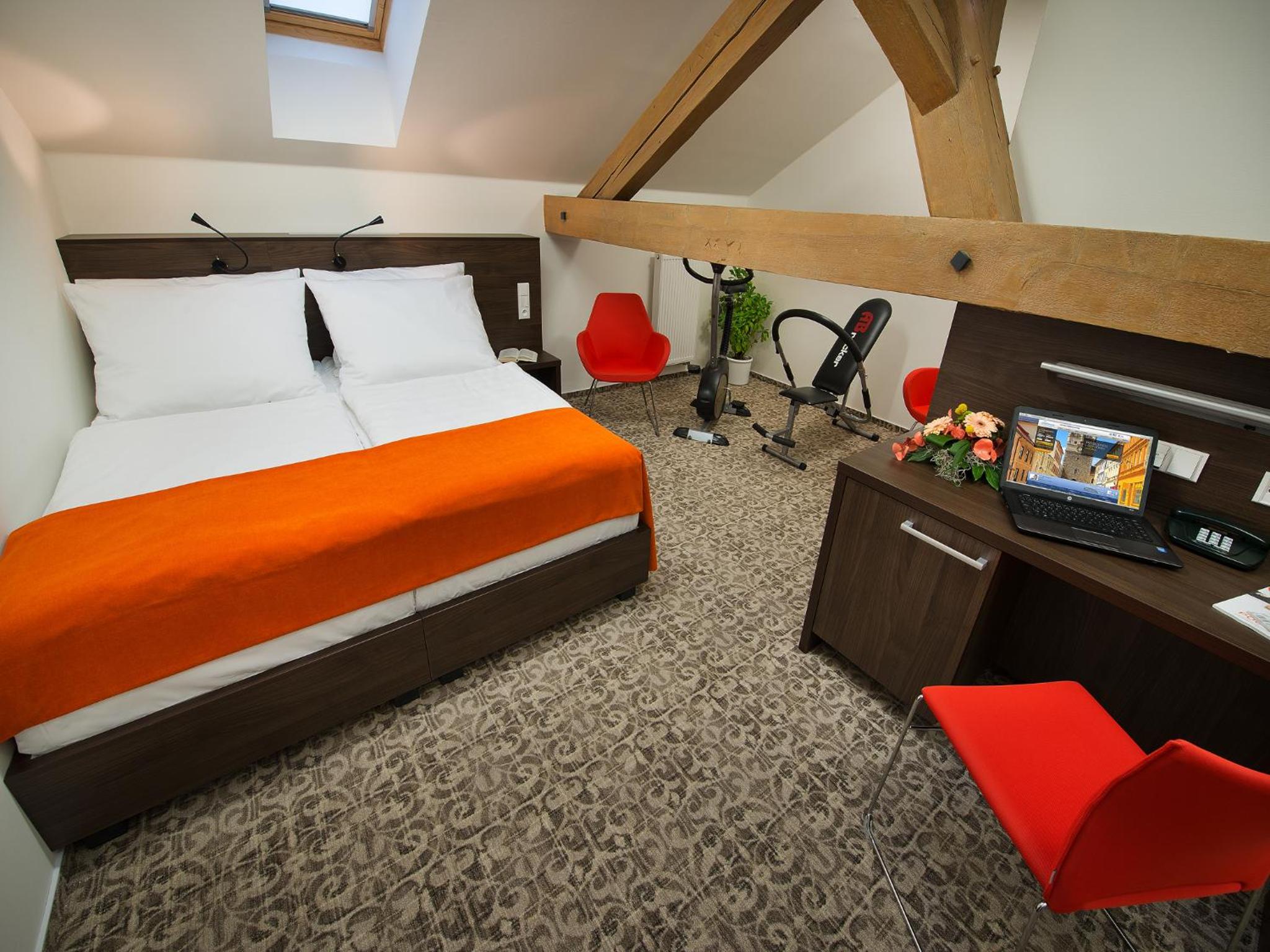 Double or Twin Room - Photo 9
