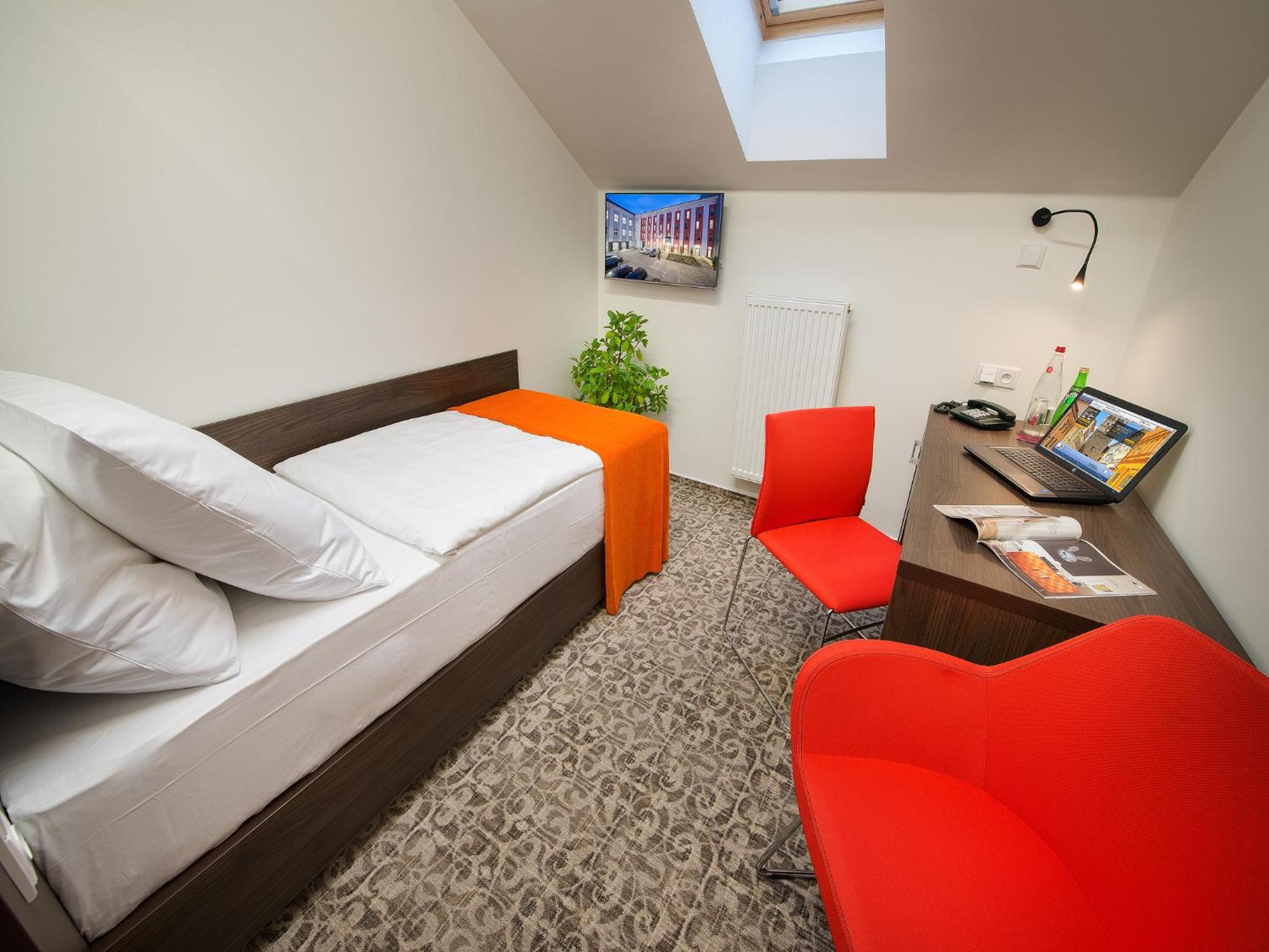 Single Room photo 3