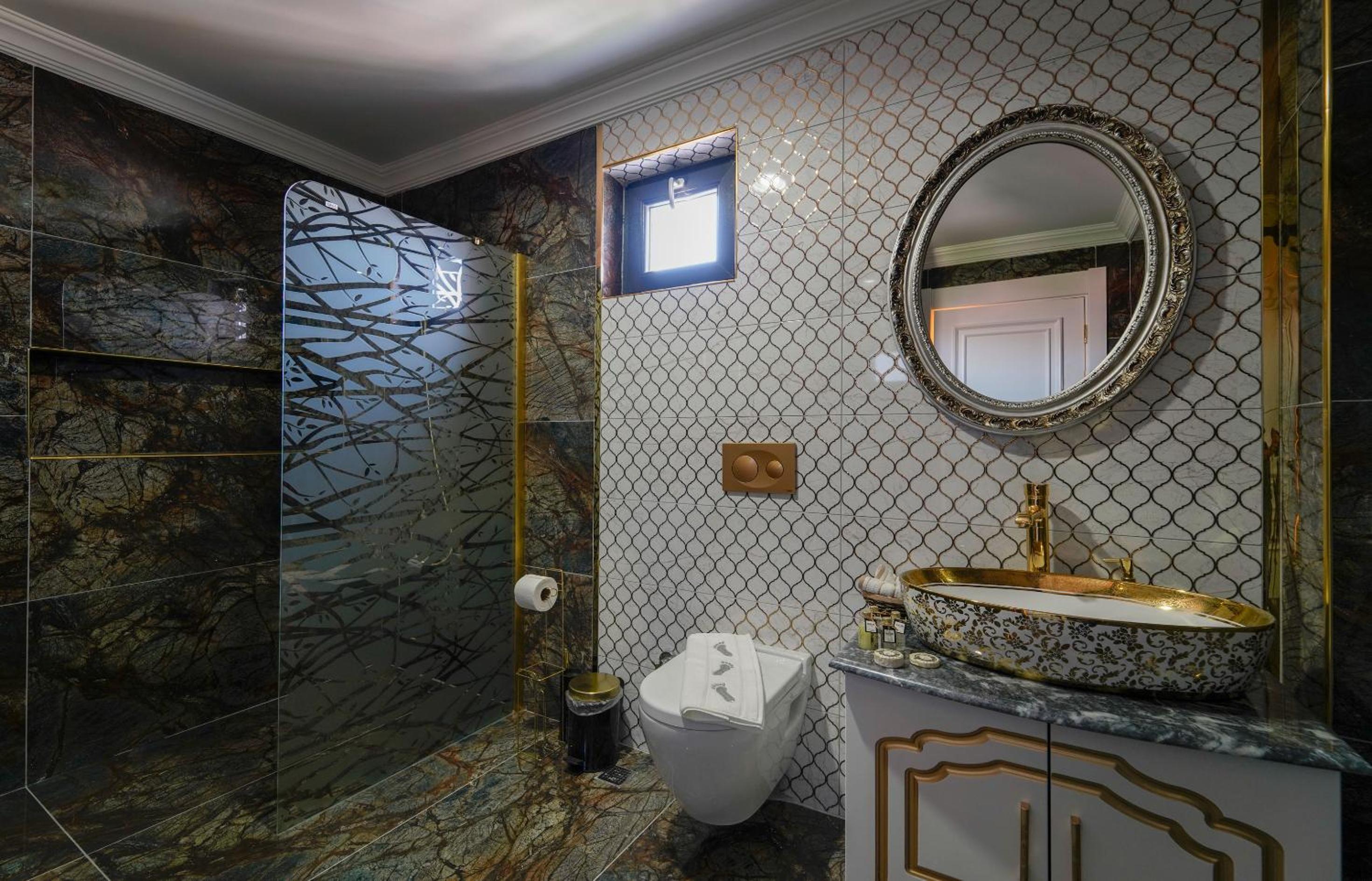 Junior Suite with Balcony - Photo 9