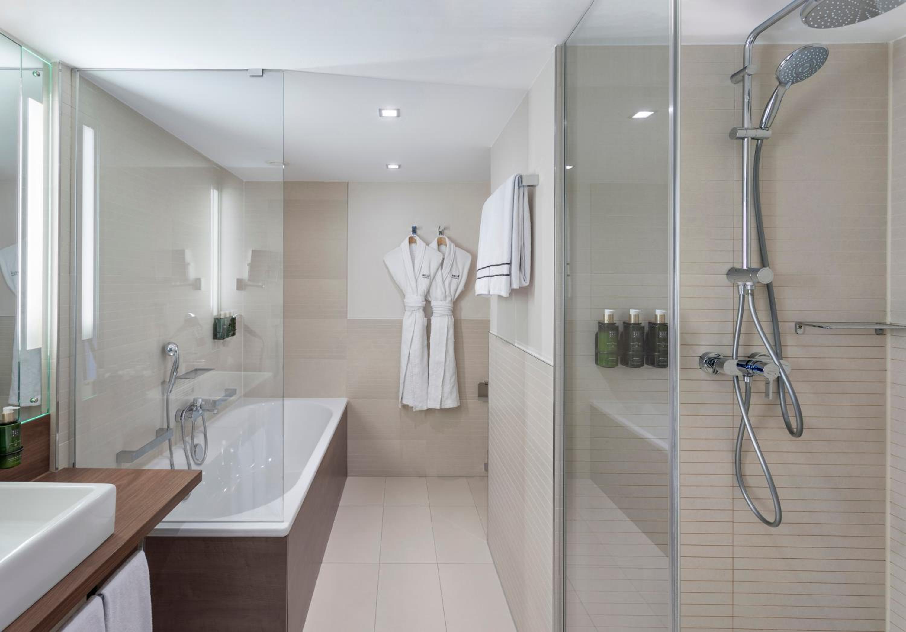The Level Room with Executive Lounge Access - Photo 6