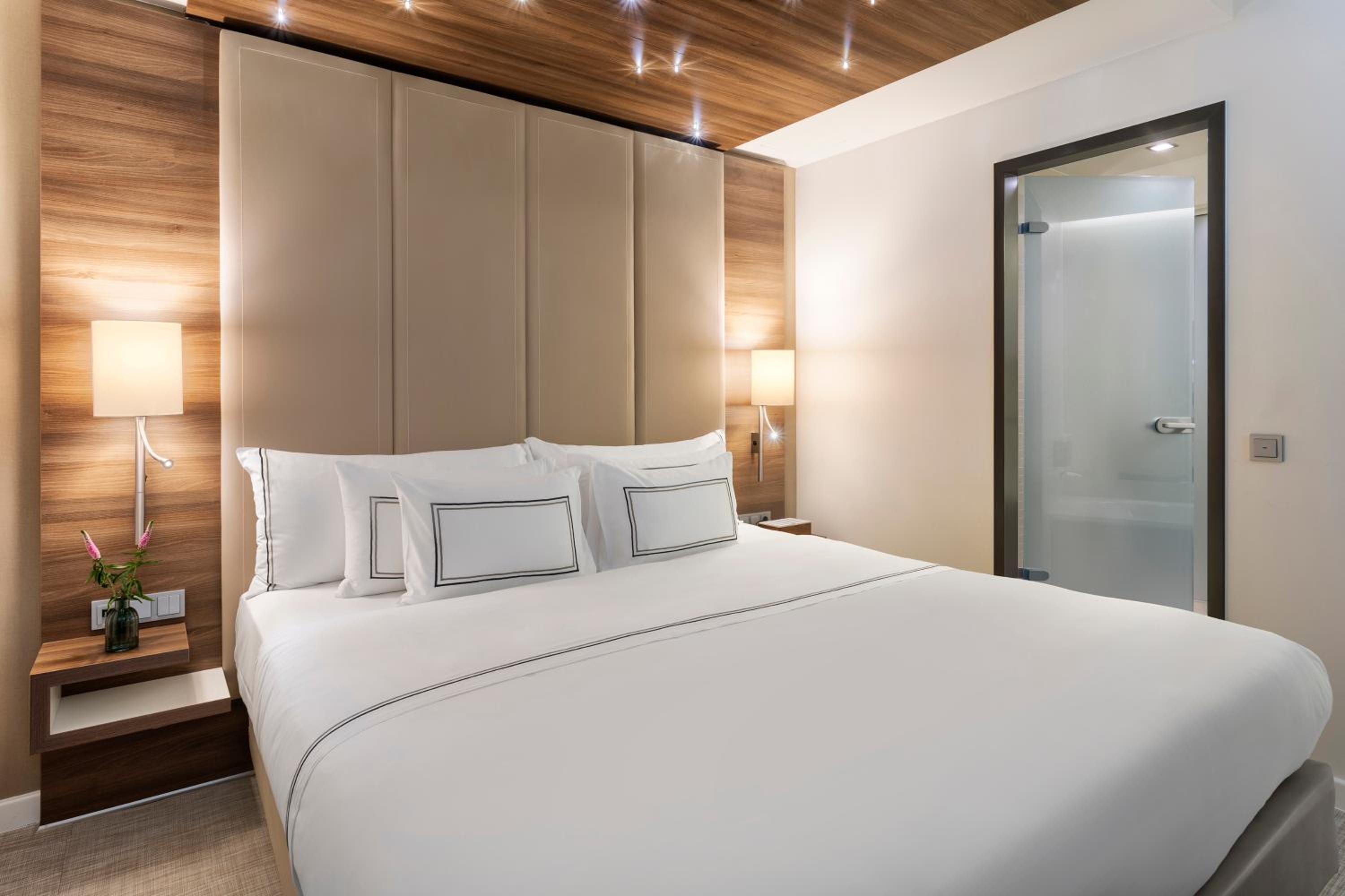 The Level Executive Suite - Photo 4