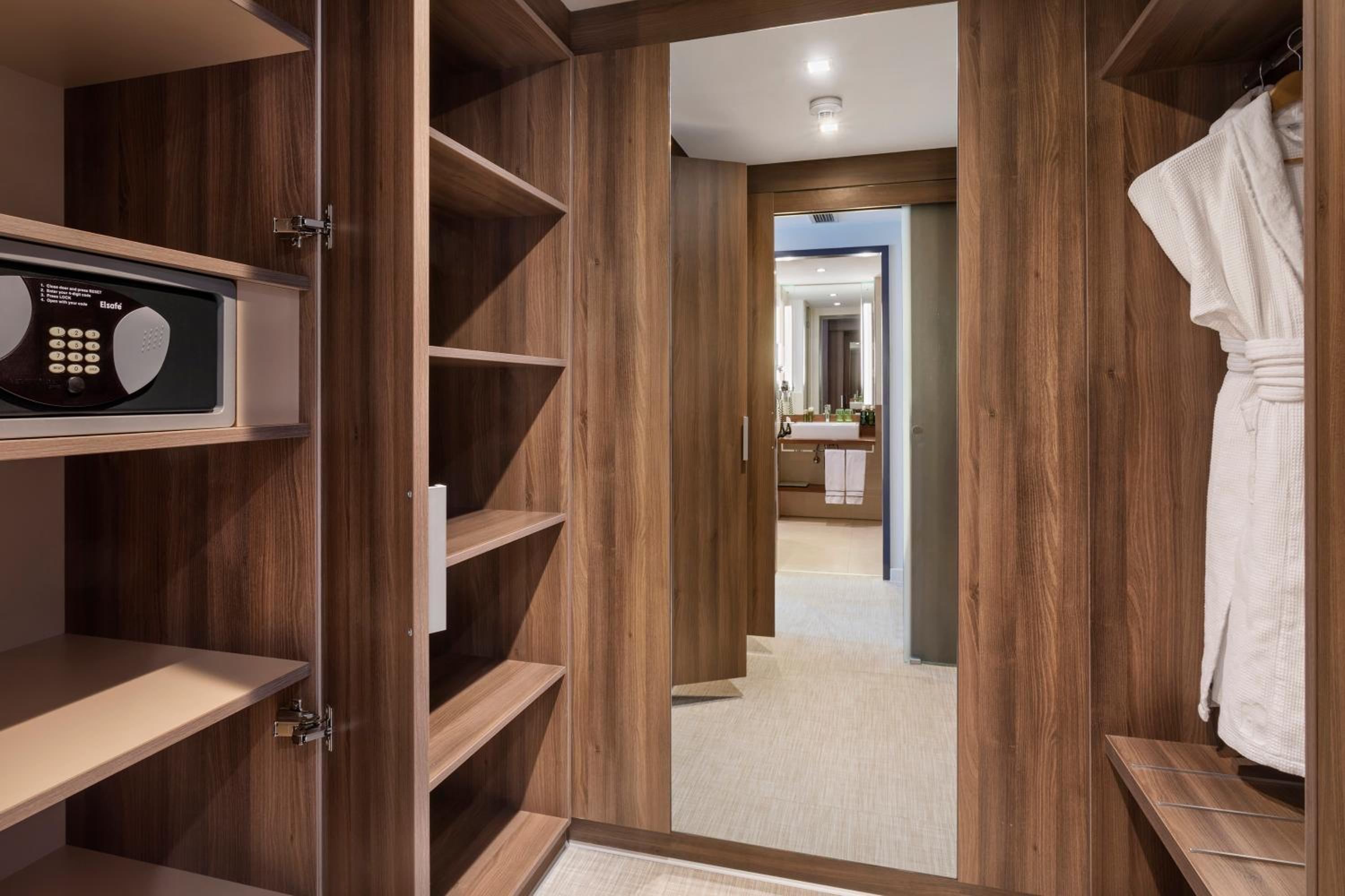 The Level Junior Suite with Executive Lounge Access - Photo 3
