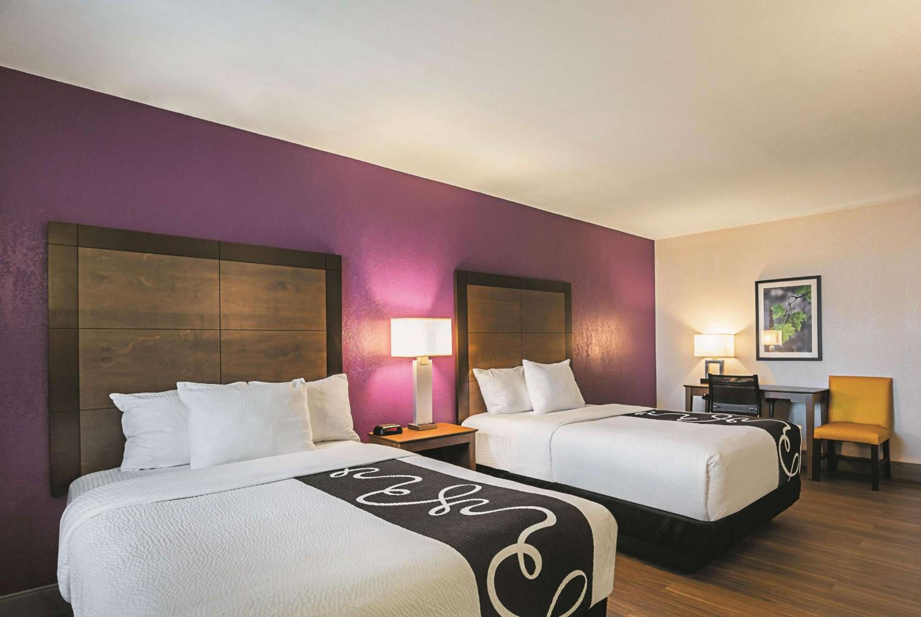 Two Double Beds - Non-Smoking - Photo 1