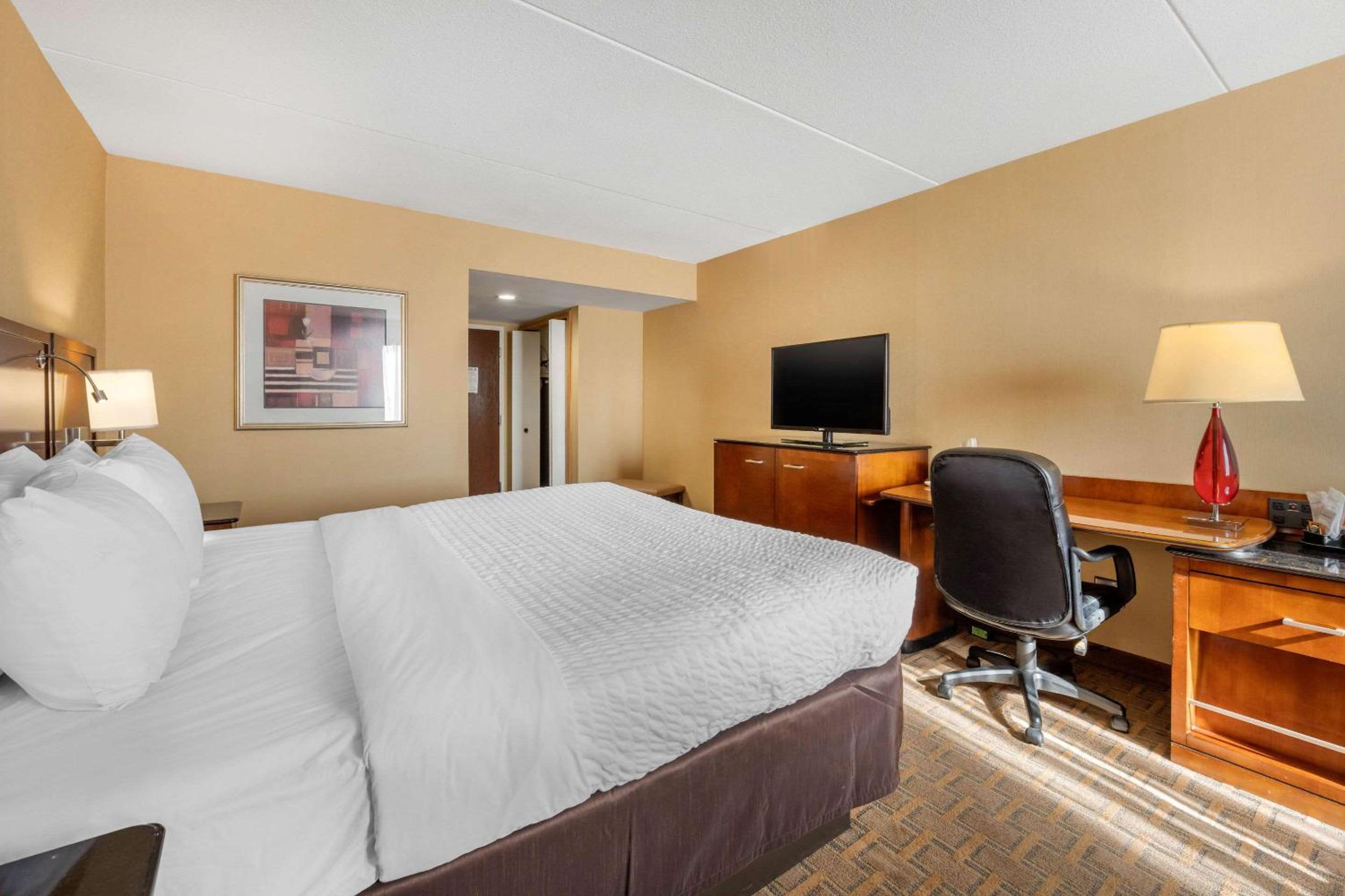 King Room - Non-Smoking - Photo 2