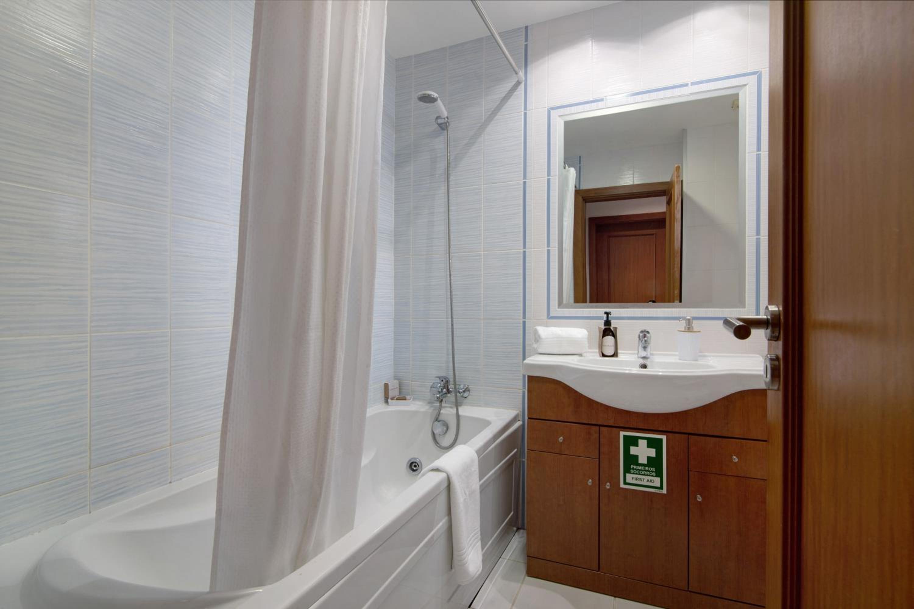 Superior One-Bedroom Apartment with Balcony - Photo 16