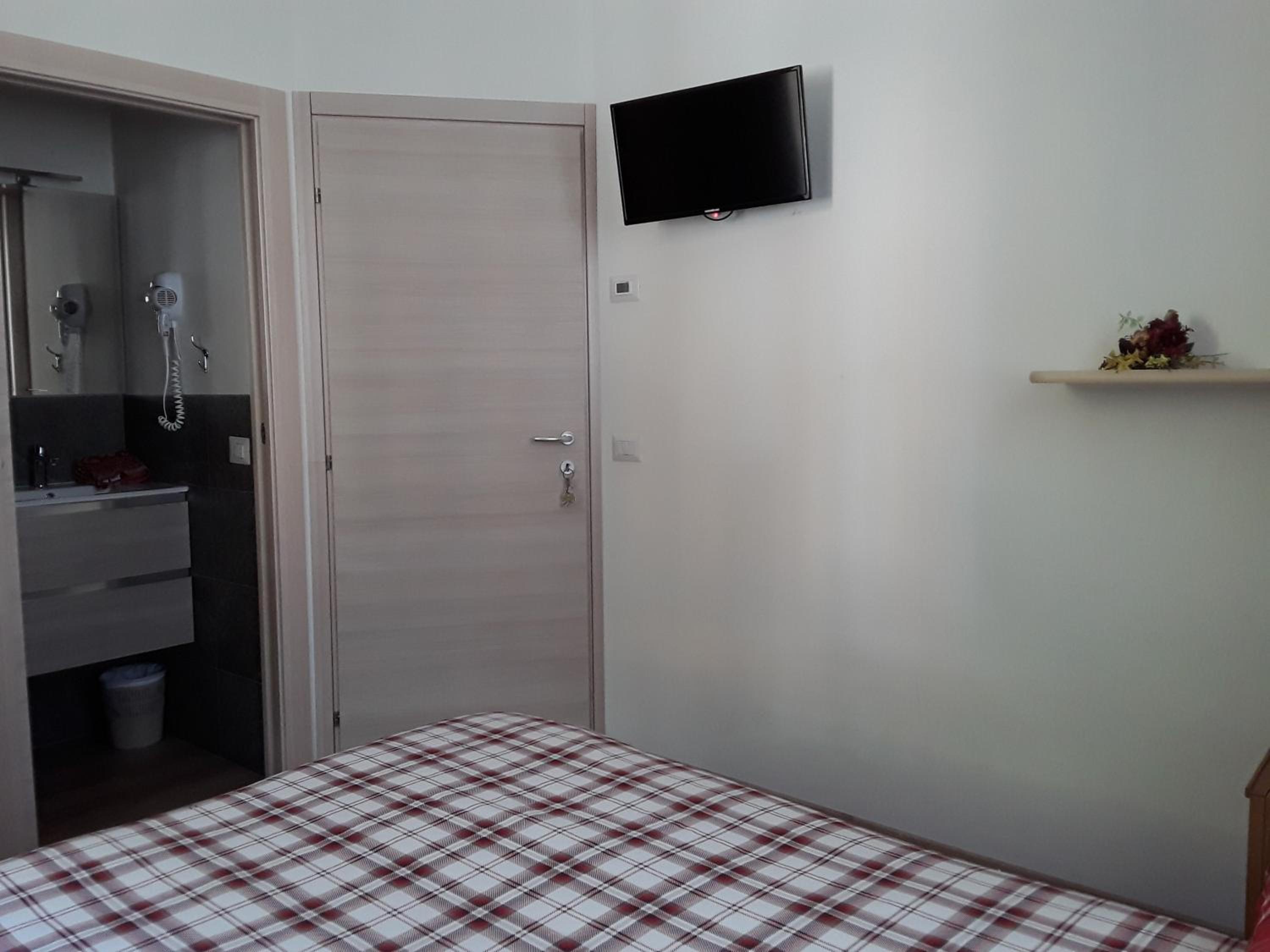 Standard Single Room with Shower photo 1