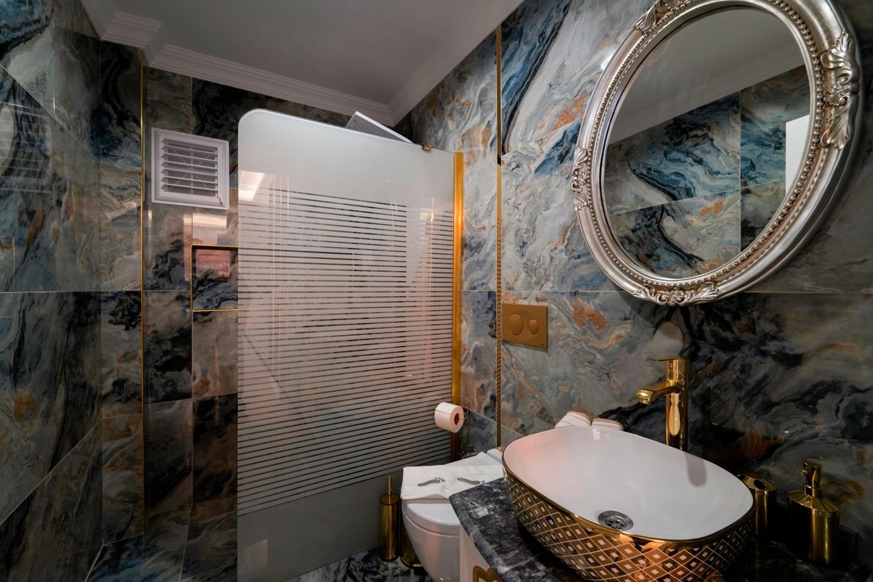 King Suite - Photo 3