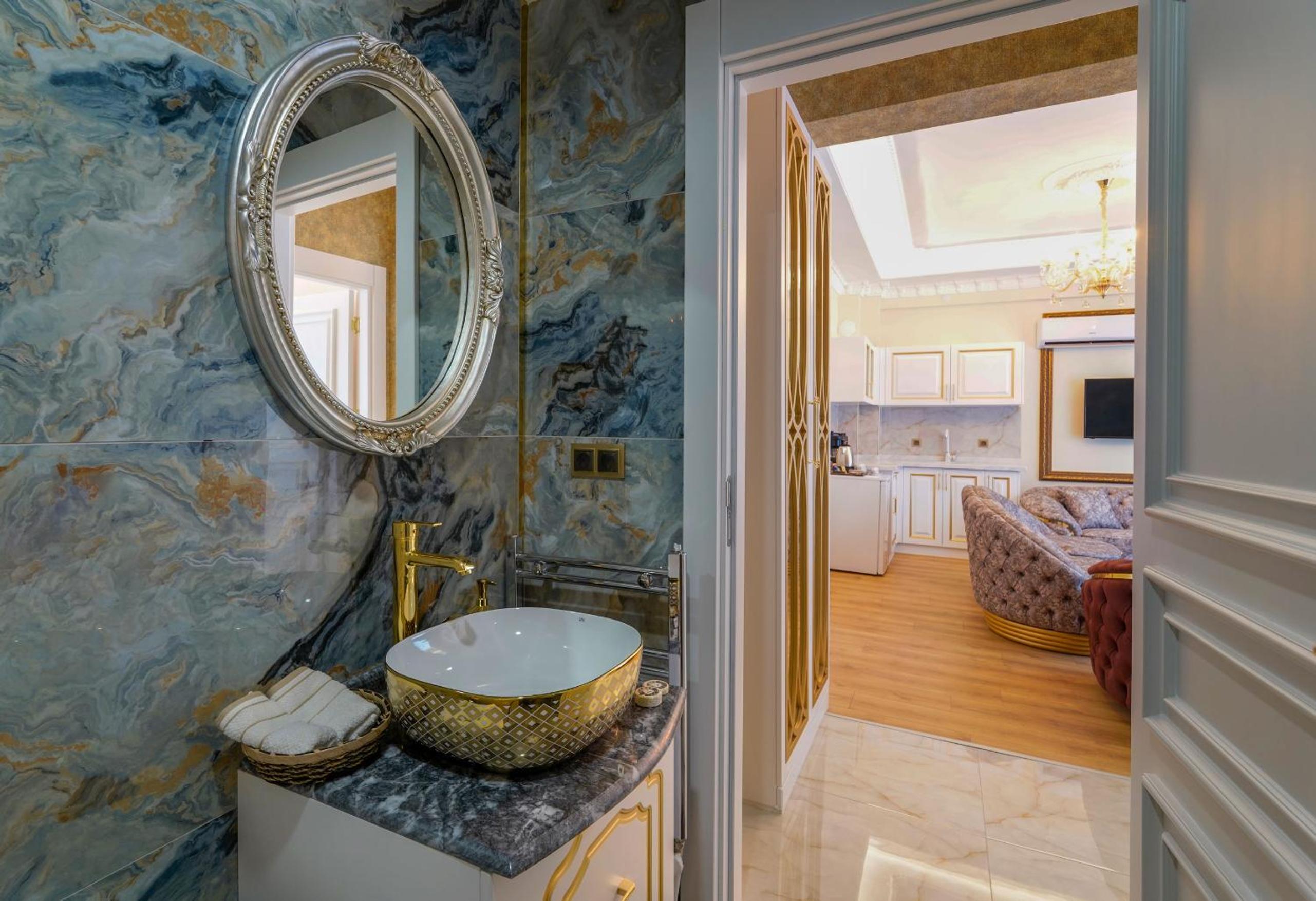 King Suite - Photo 2