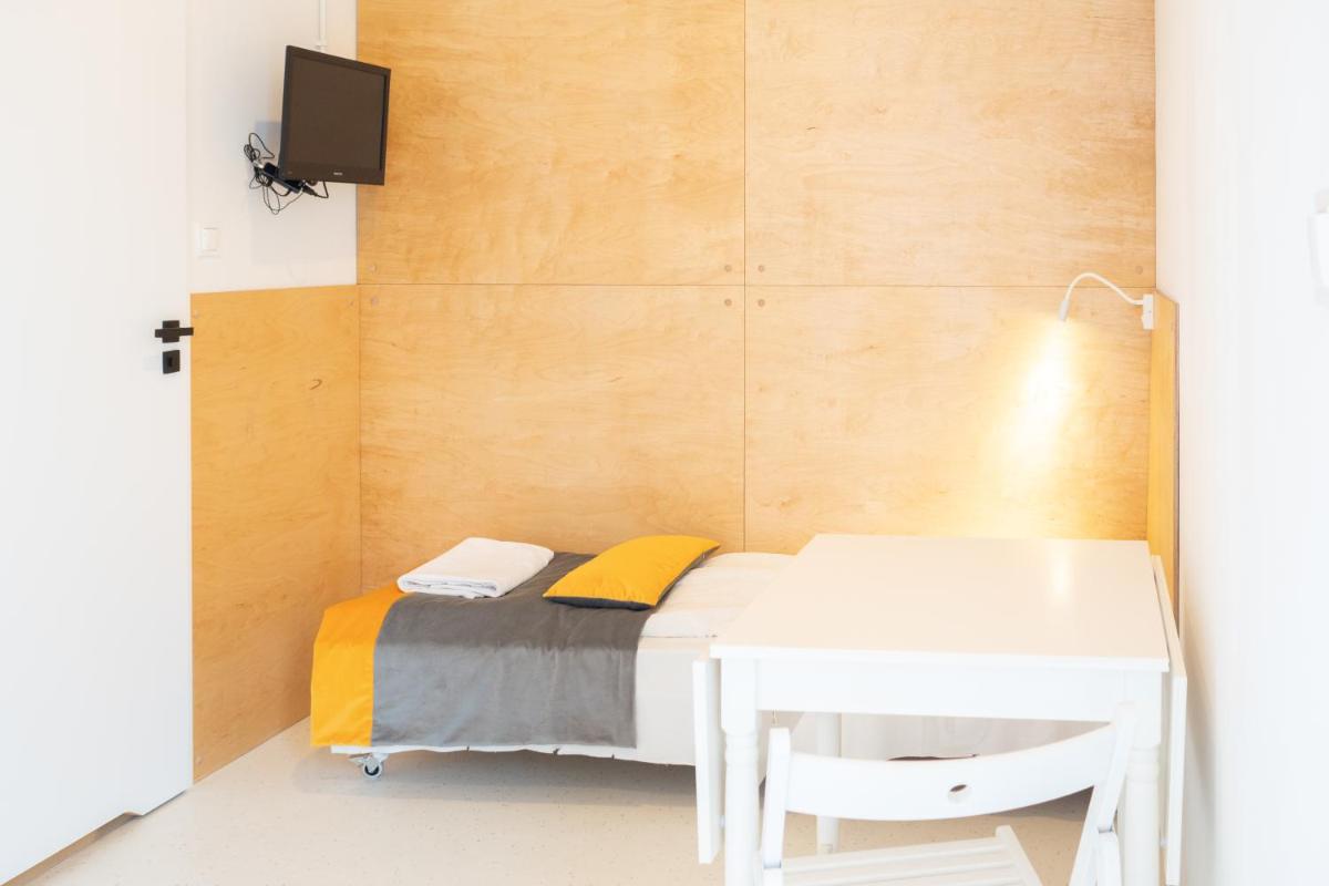 Single Room with Bathroom photo 3