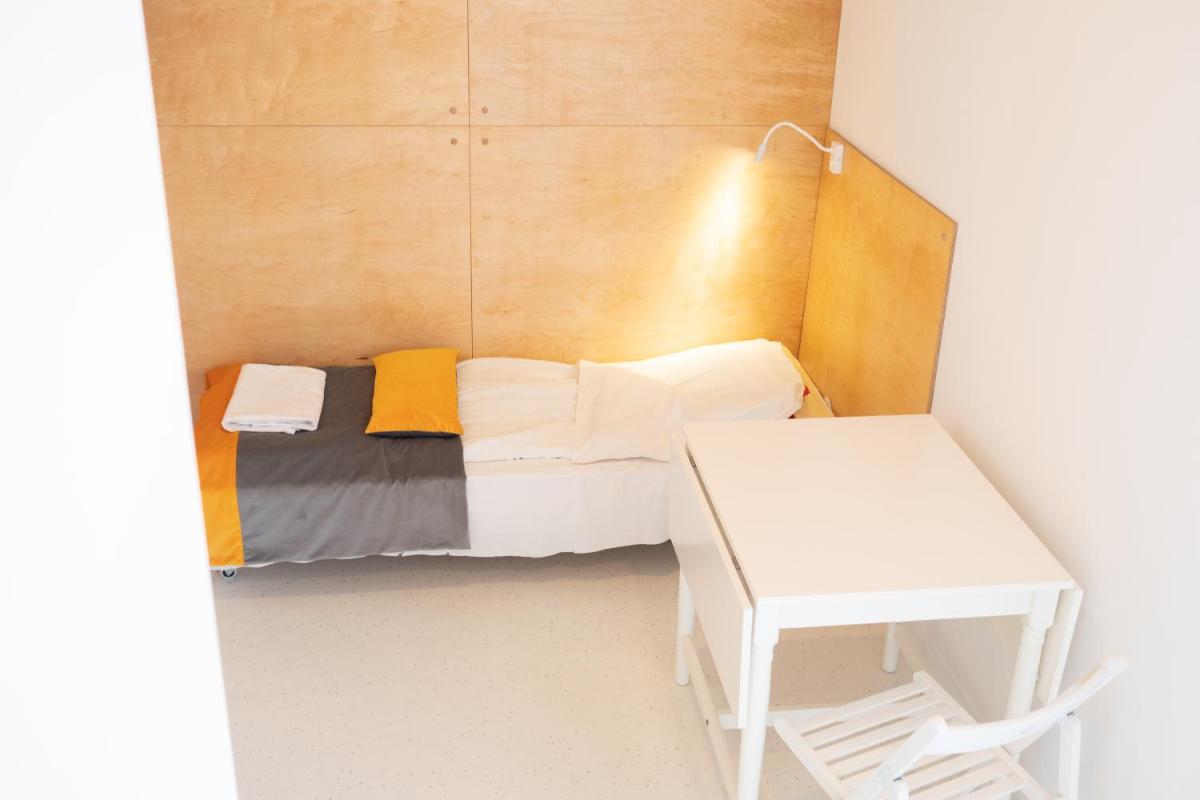 Single Room with Bathroom photo 2