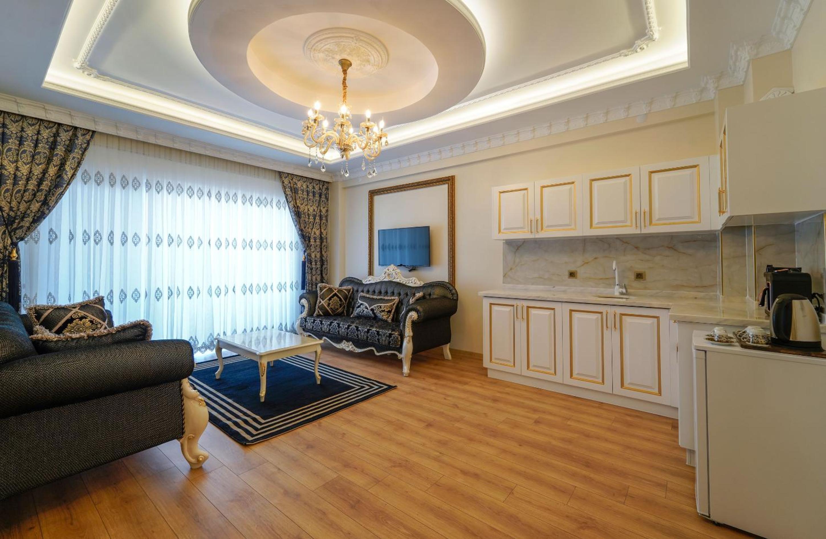 Queen Suite - Photo 7