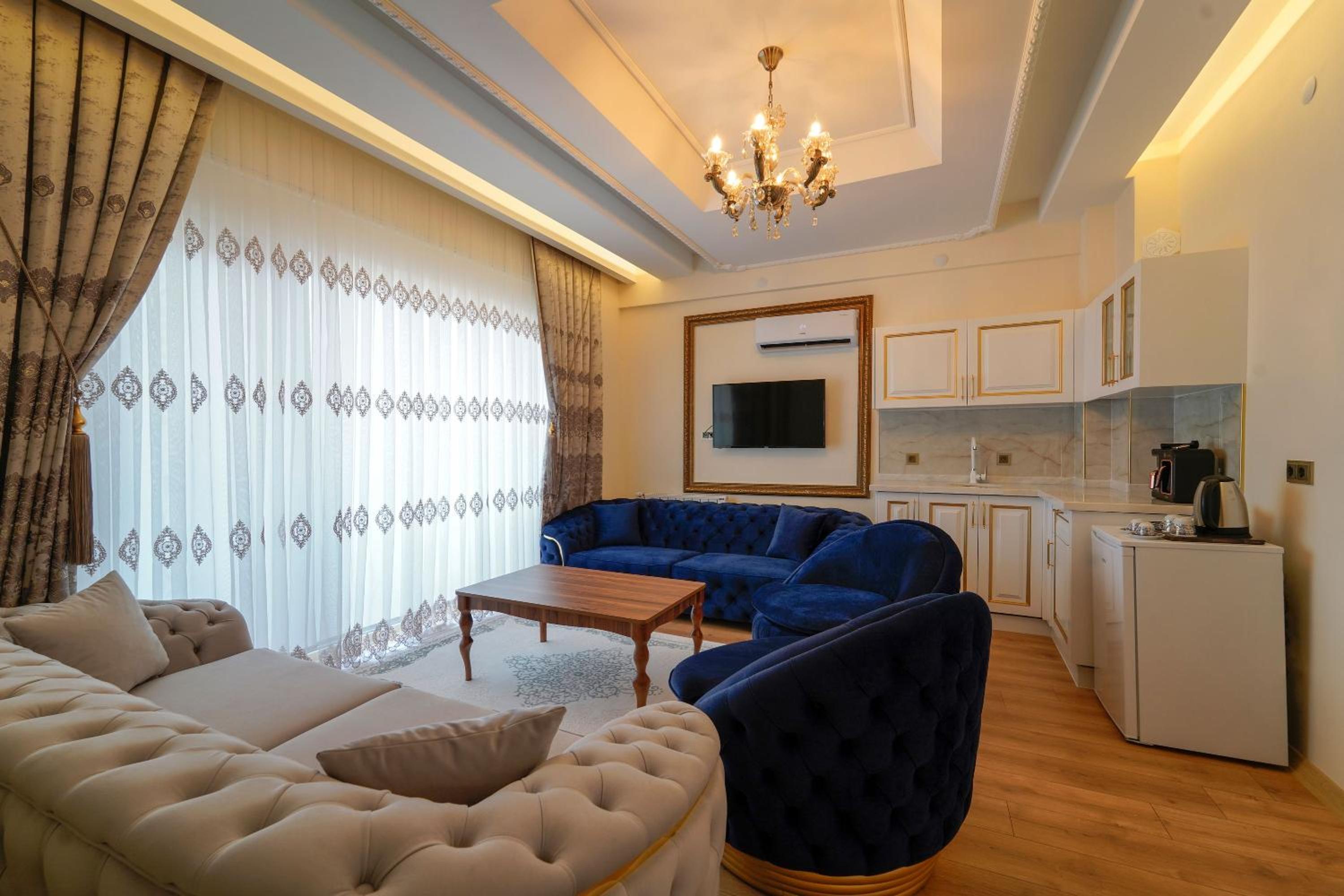 Queen Suite - Photo 4