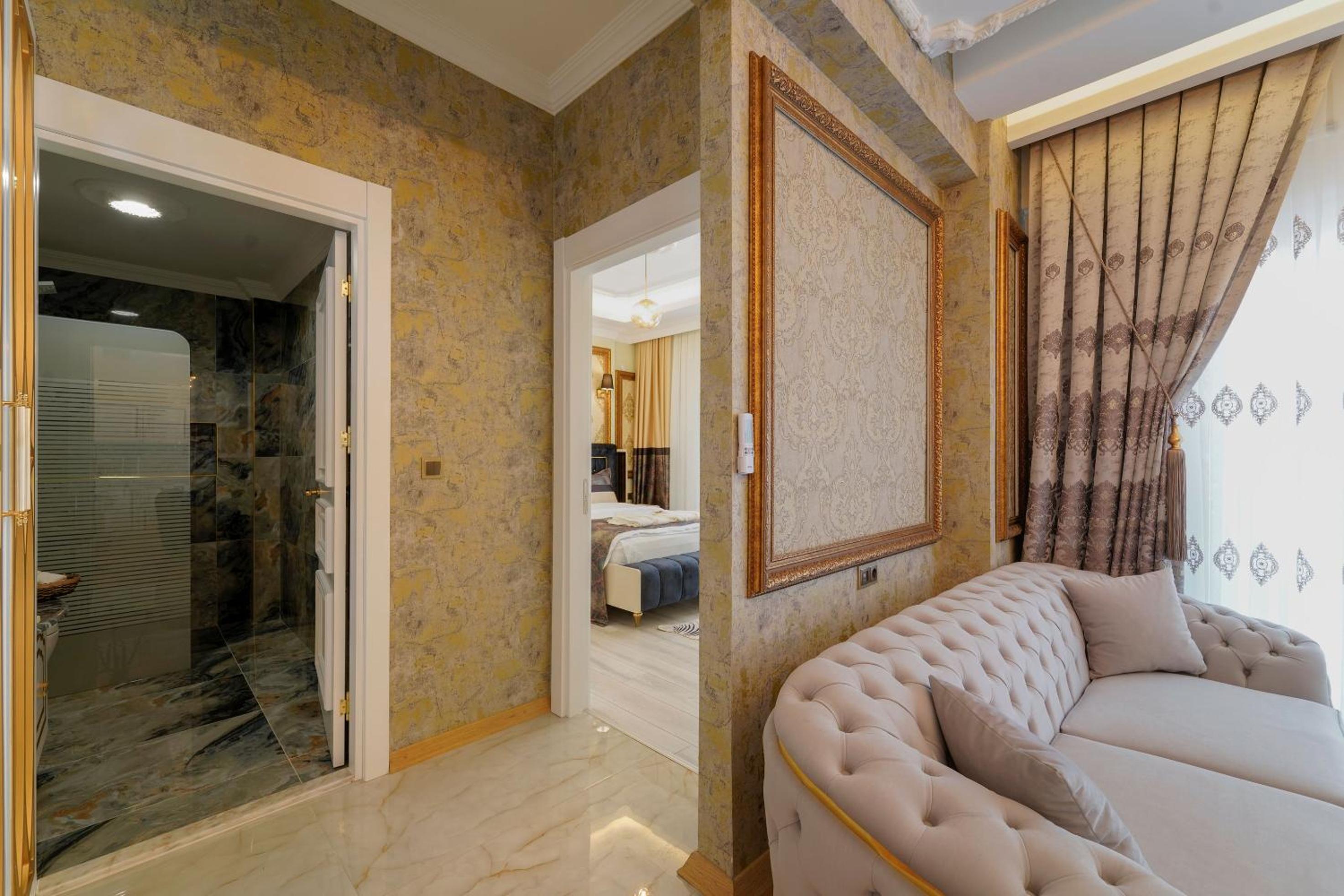 Queen Suite - Photo 2