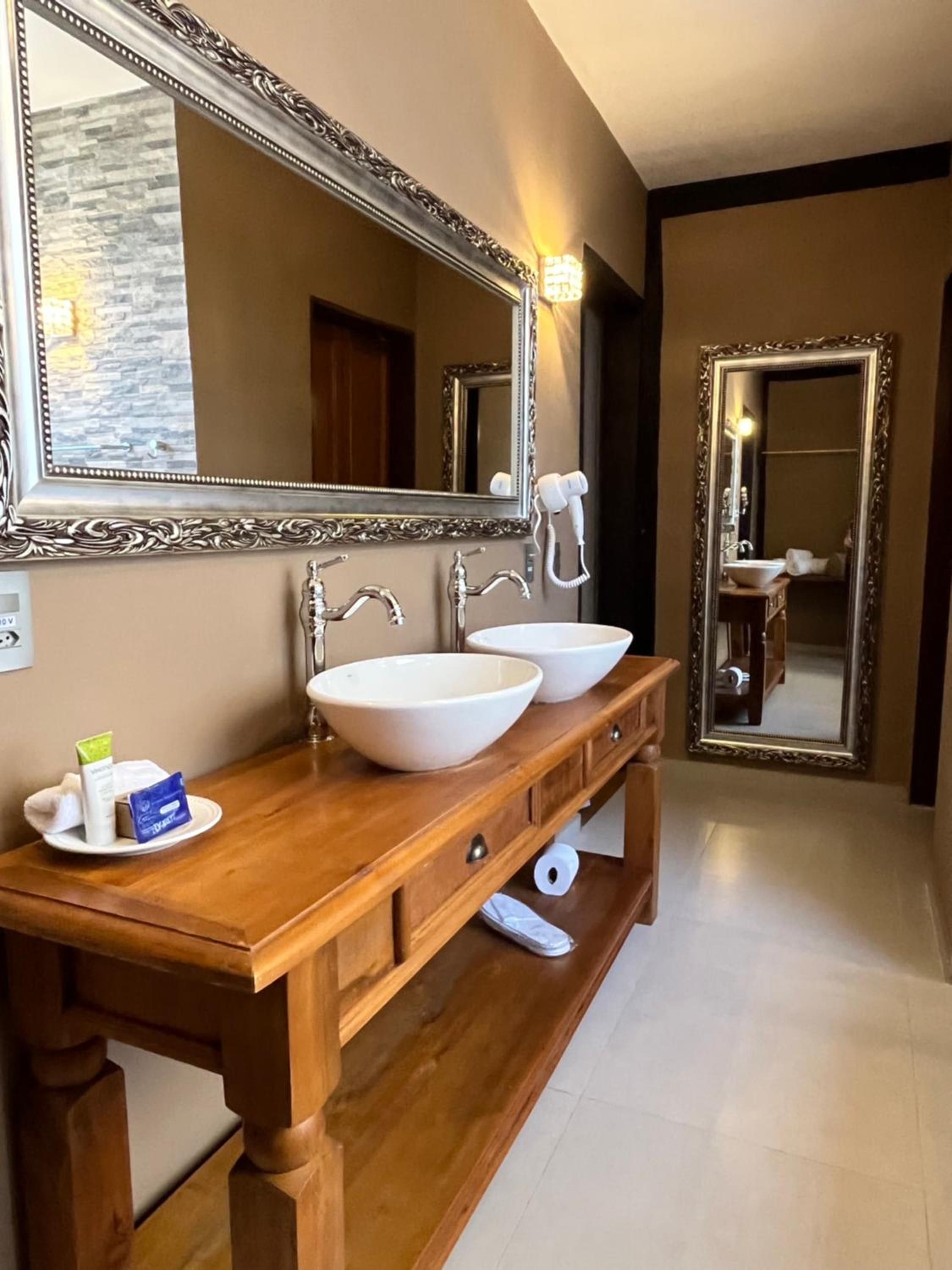 Double or Twin Room with Garden View - Photo 17