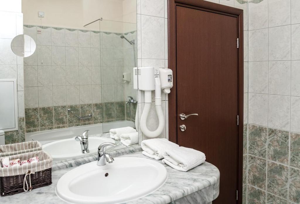 Standard Double or Twin Room (3 Adults)