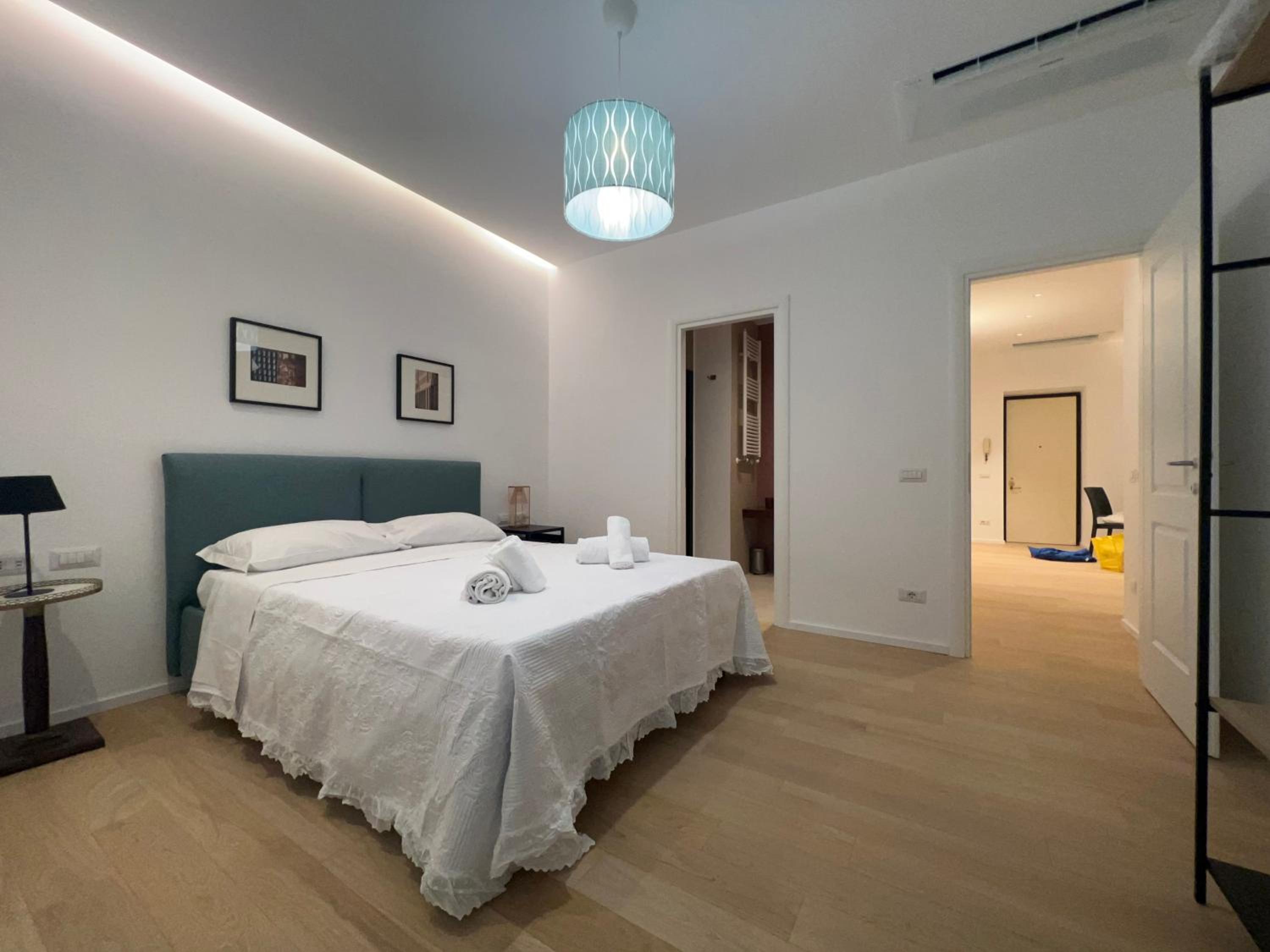 One-Bedroom Apartment photo 2