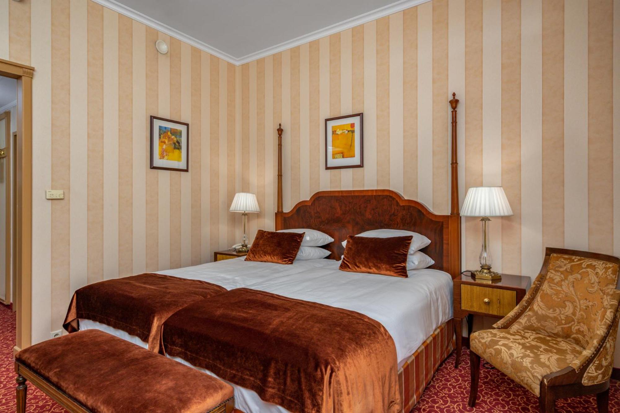 Deluxe Twin Room with Wellness and Fitness Access - Photo 2
