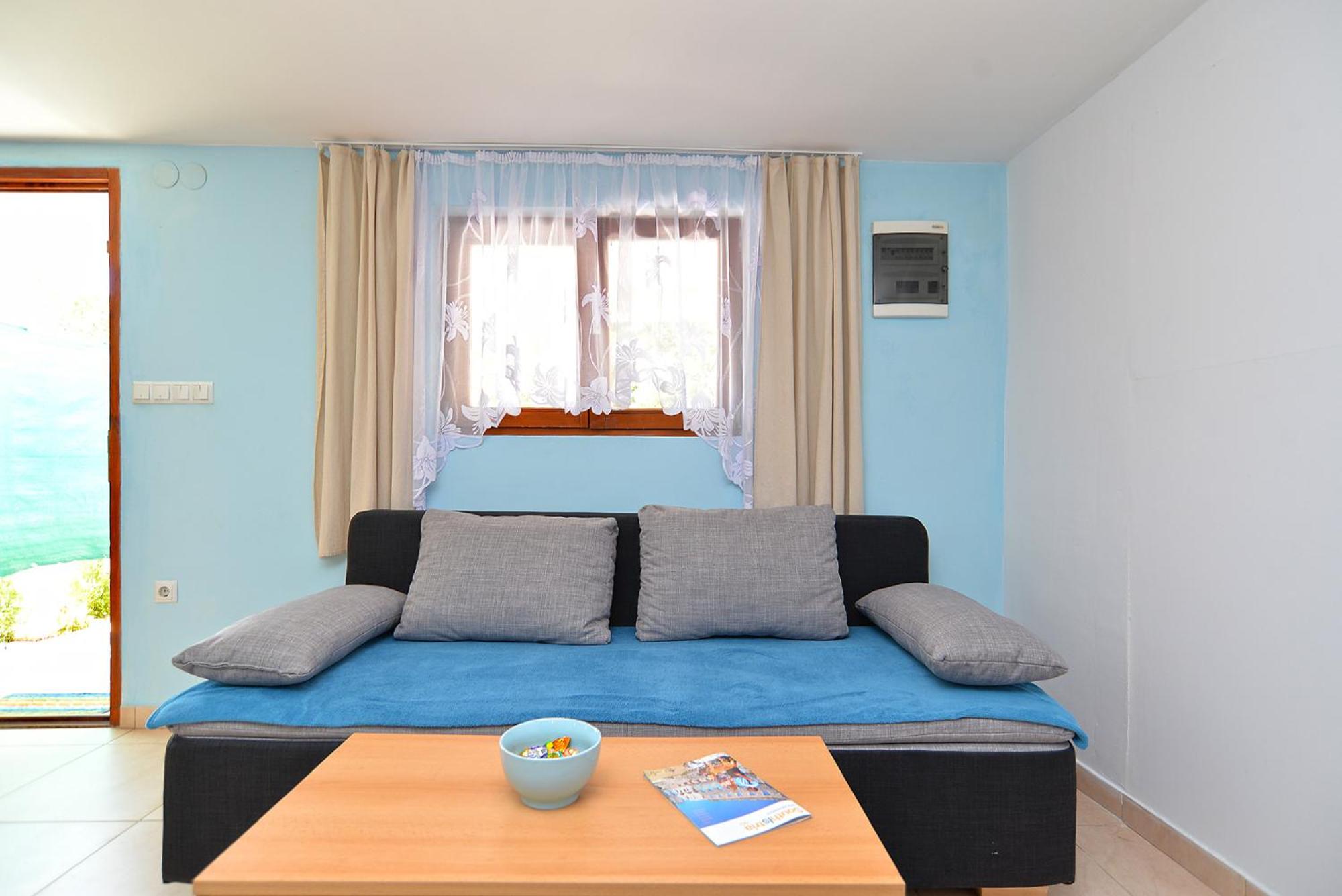 One-Bedroom Apartment photo 1