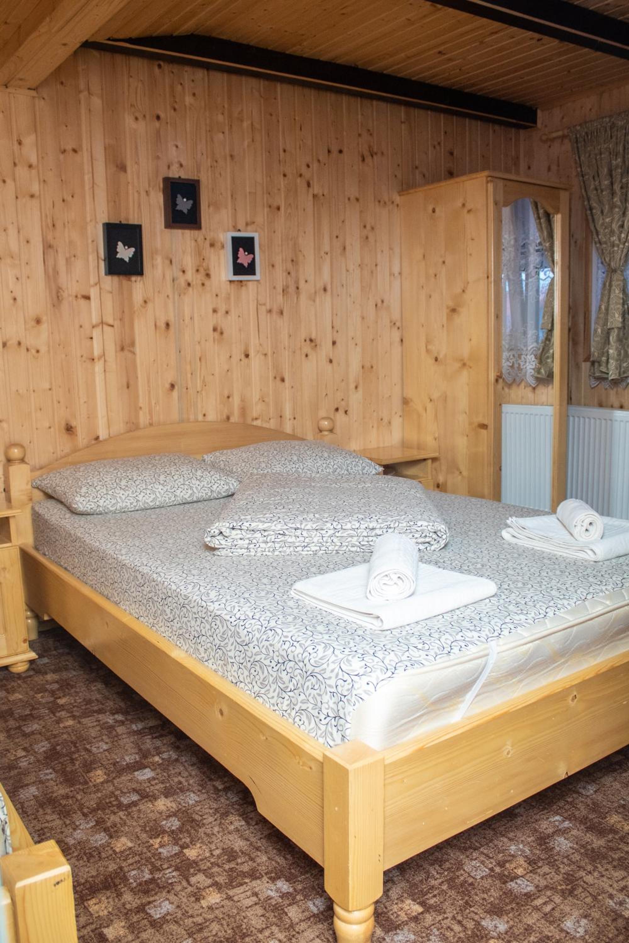 Double Room with Private Bathroom photo 2