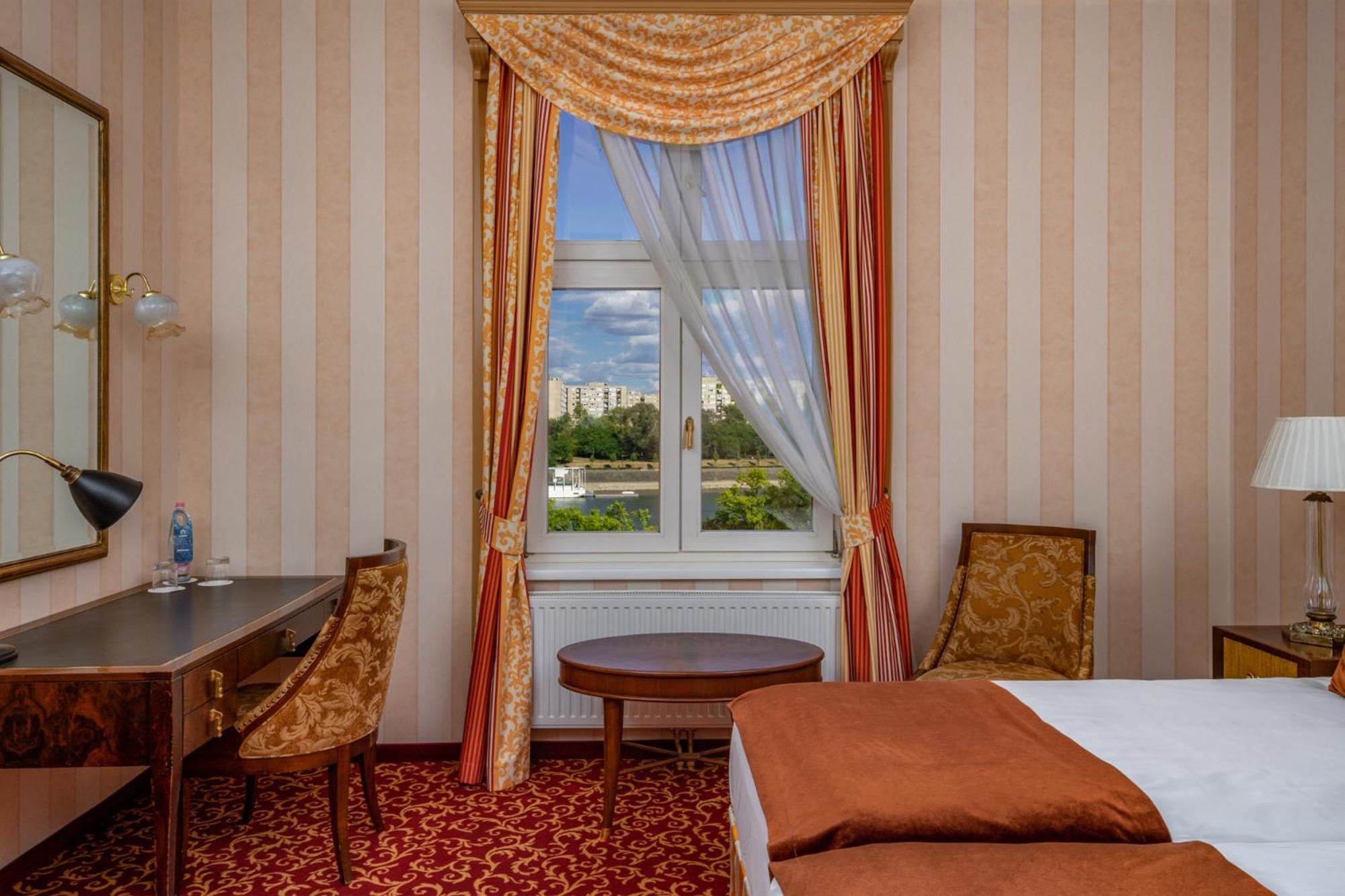 Deluxe Twin Room with Wellness and Fitness Access - Photo 5