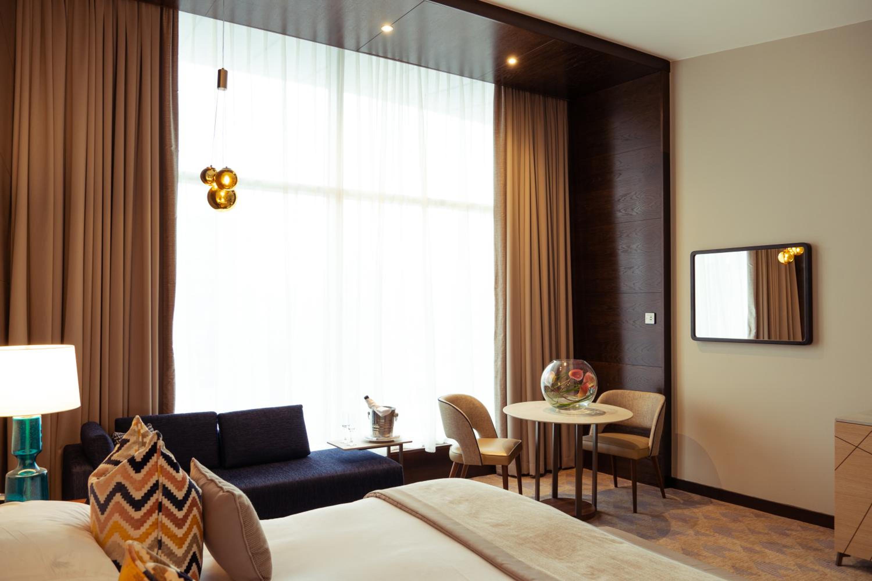 Executive King Bedroom - Photo 7
