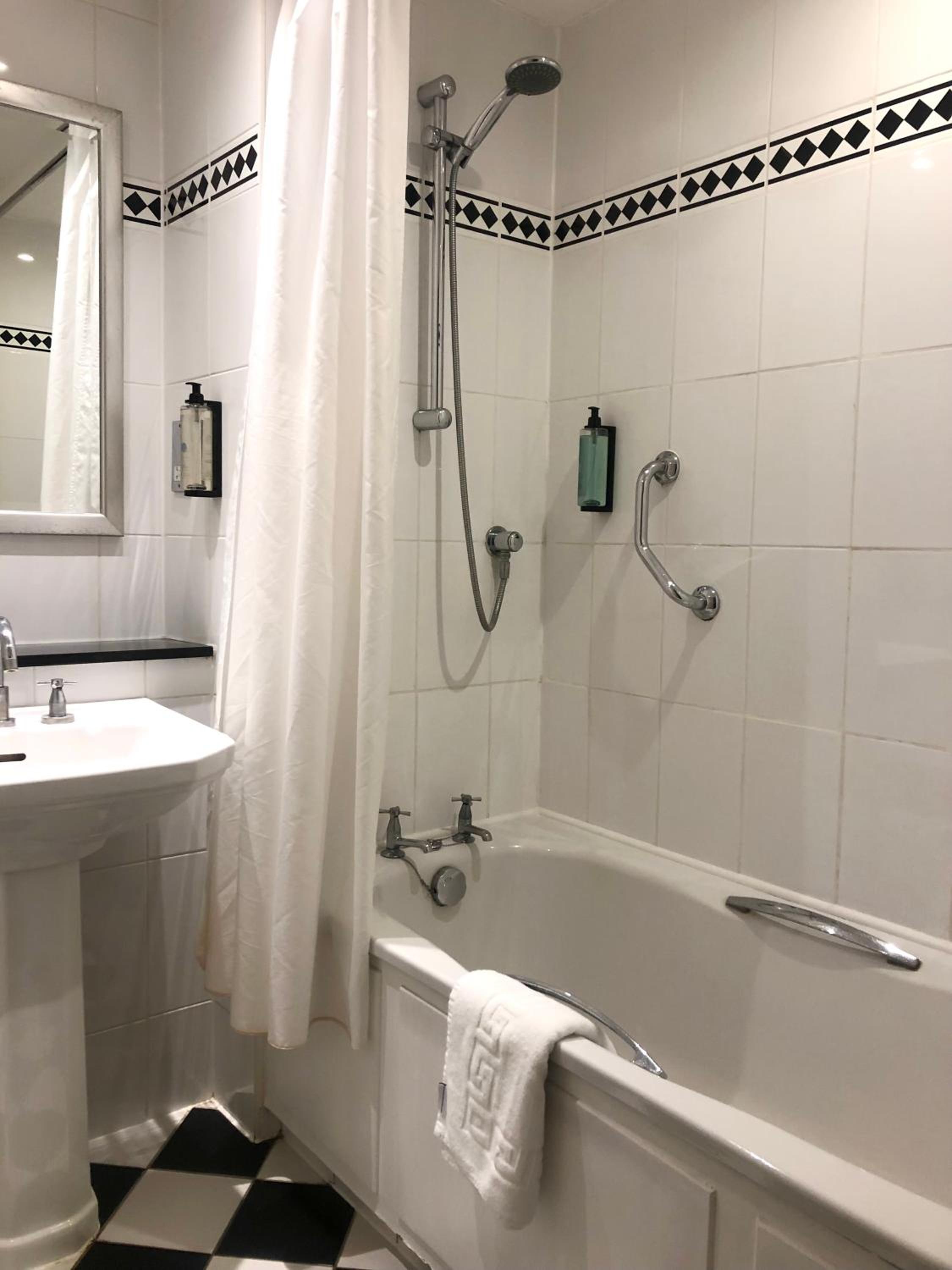 Twin Room - Photo 6