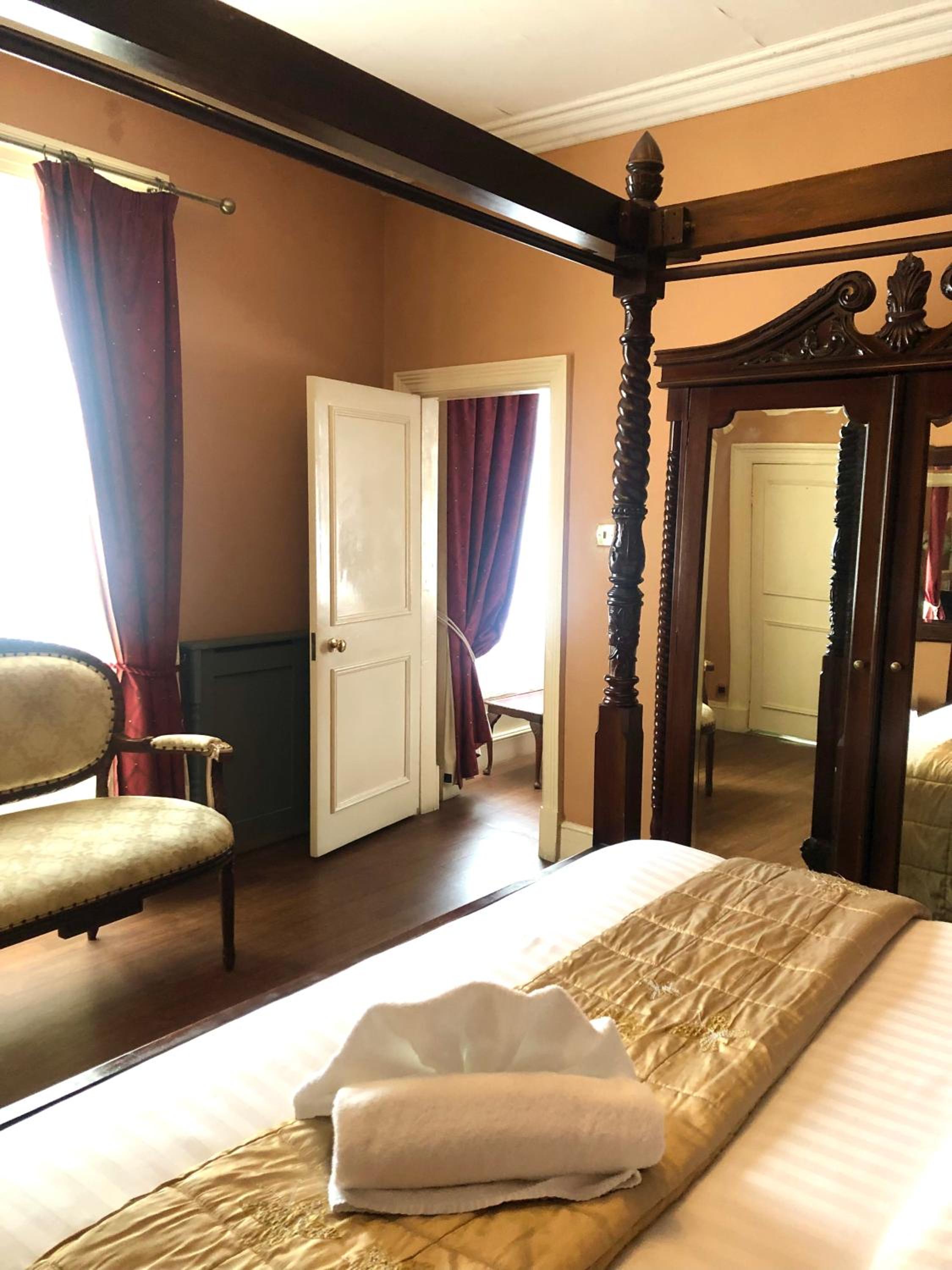 Bridal Suite - Photo 8