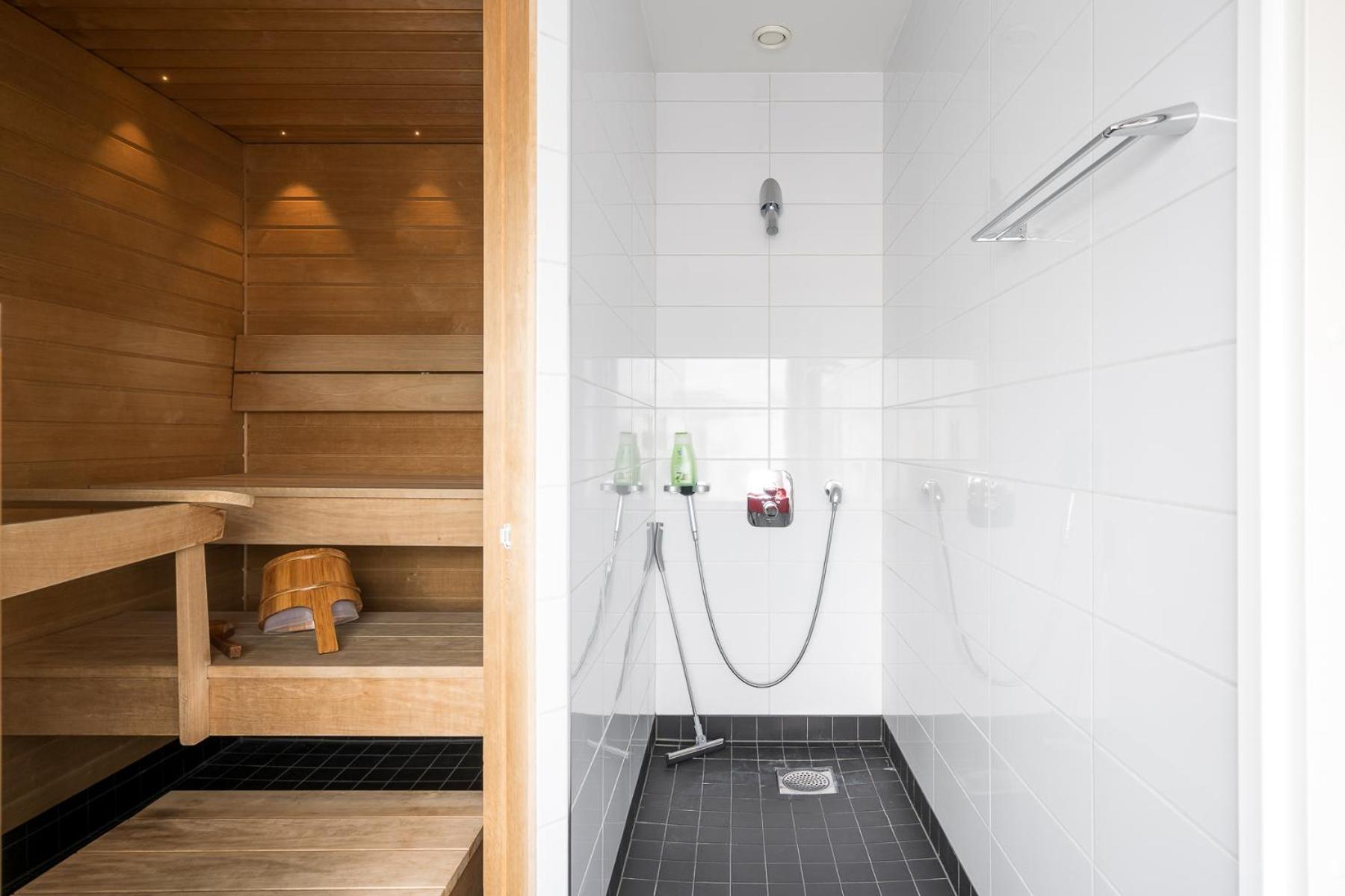Superior Twin Room with Sauna thumbnail 5
