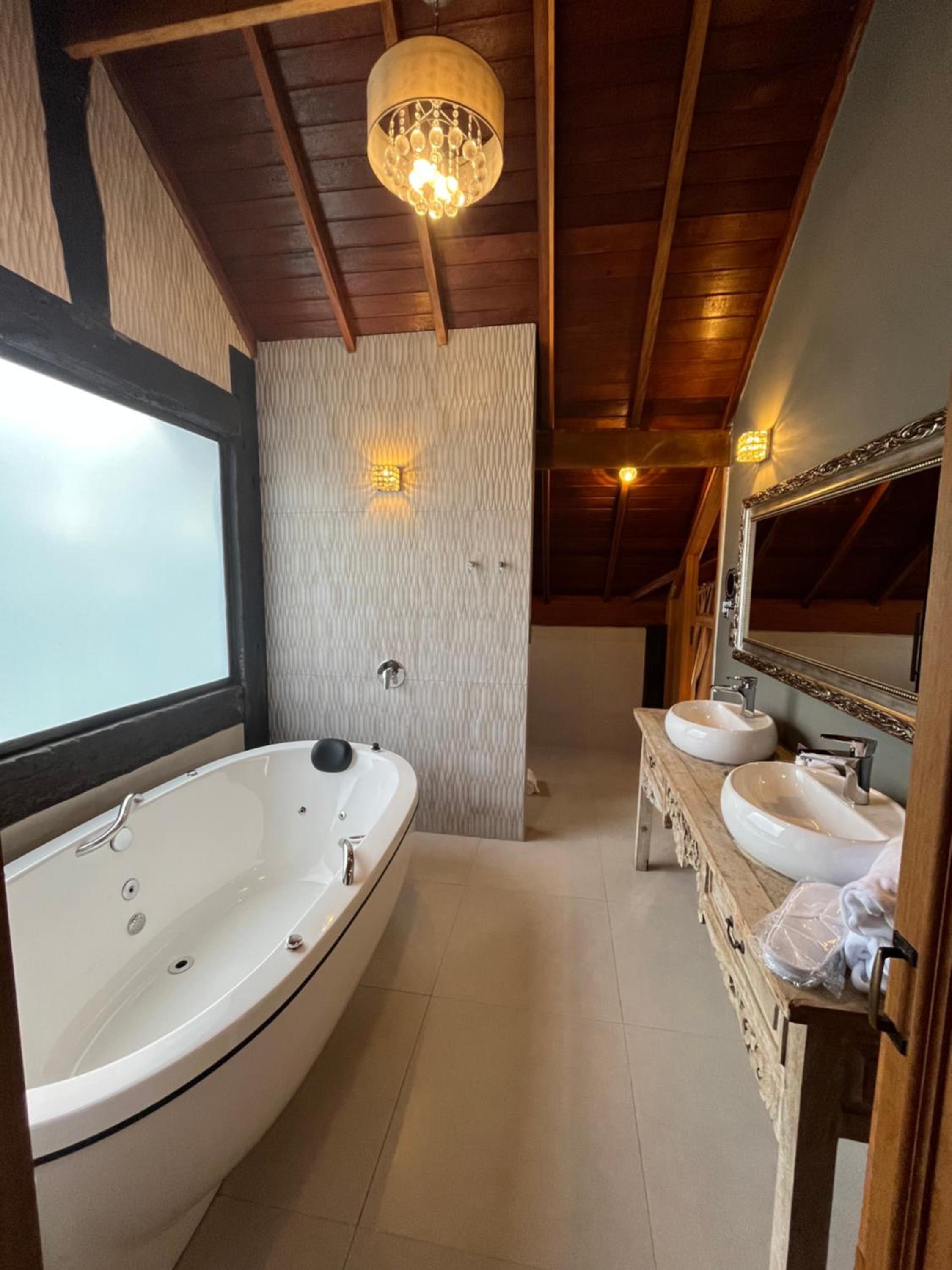 King Room with Spa Bath - Photo 9