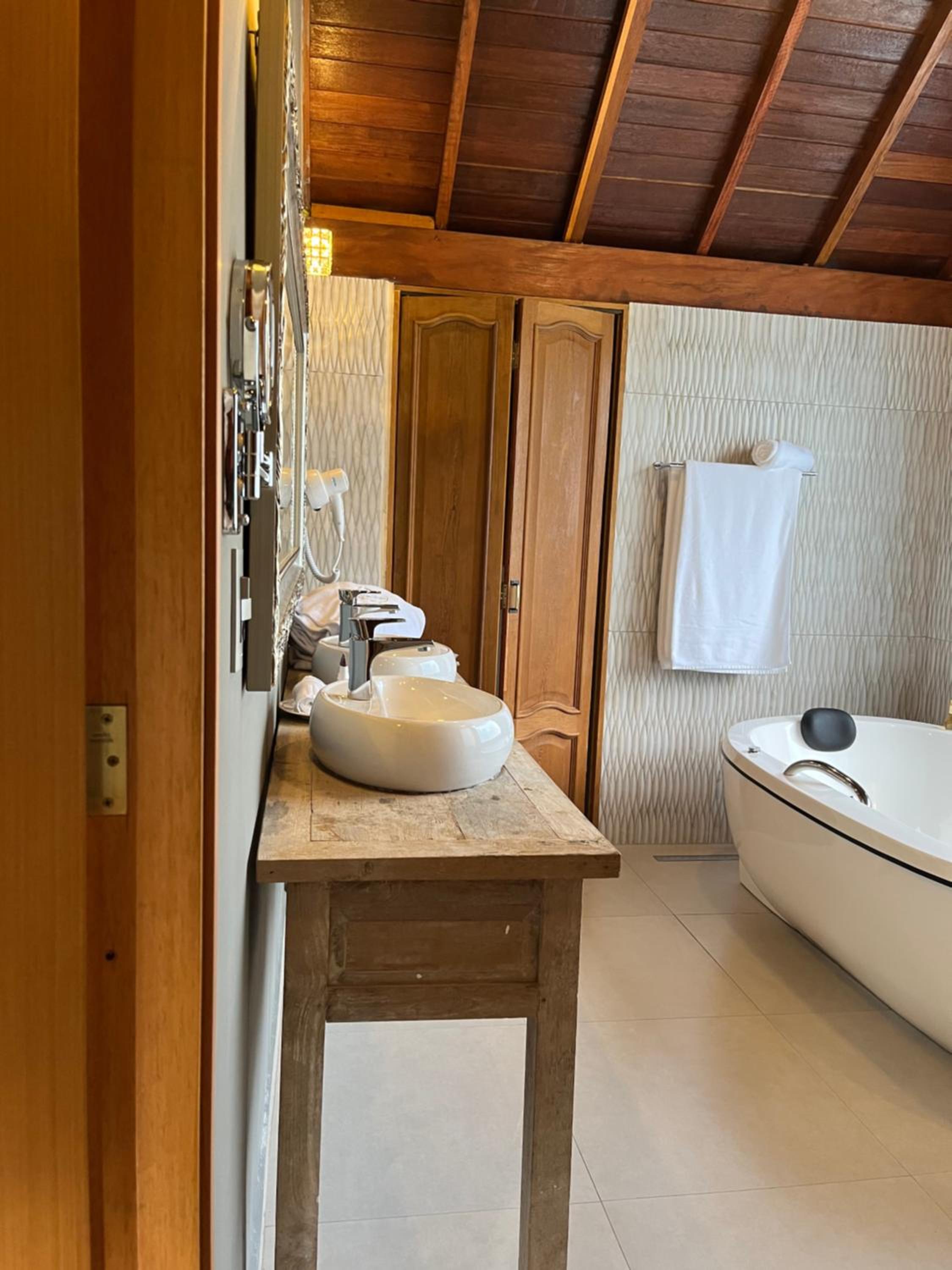 King Room with Spa Bath - Photo 11