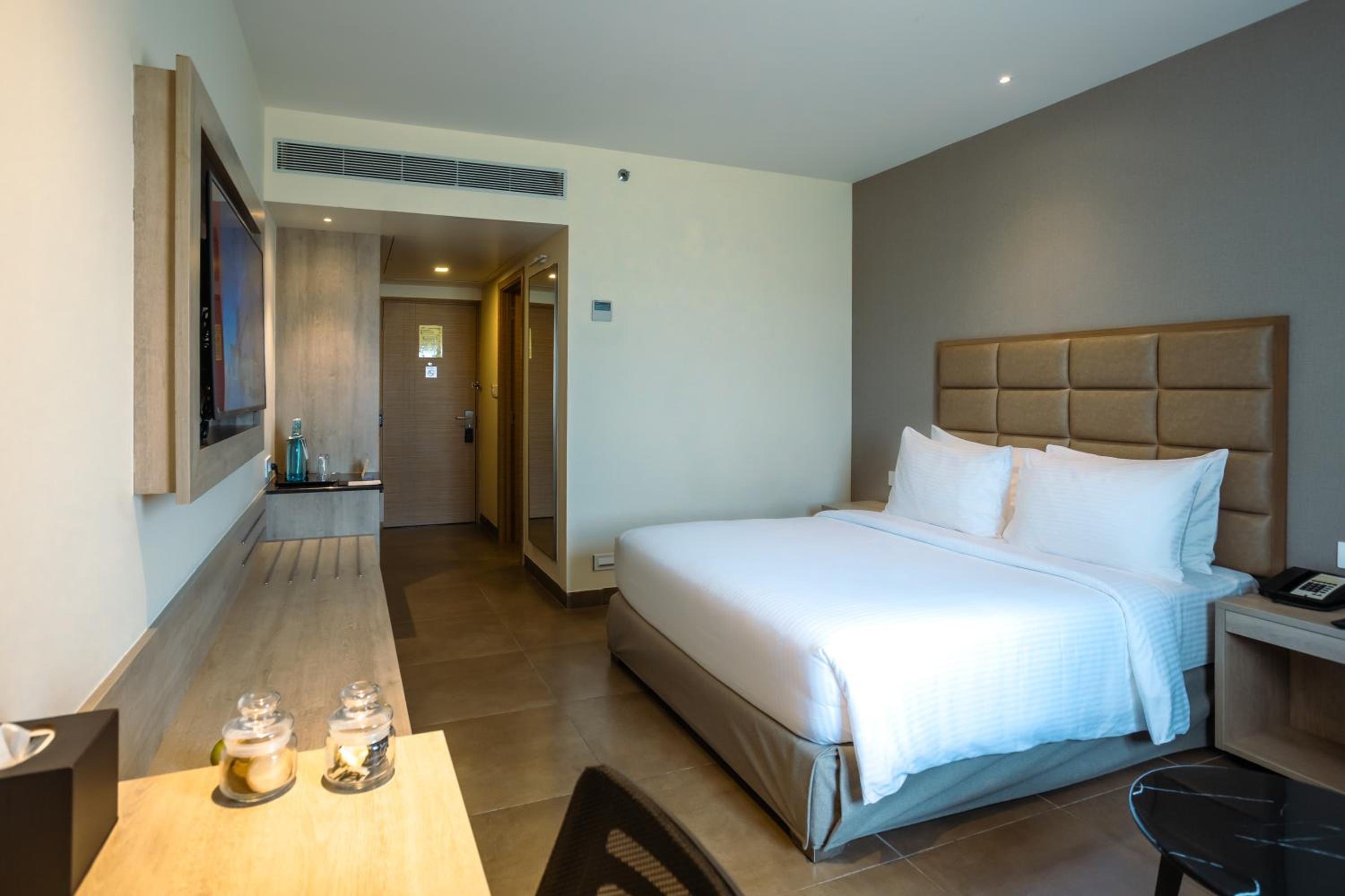 Deluxe Queen Room