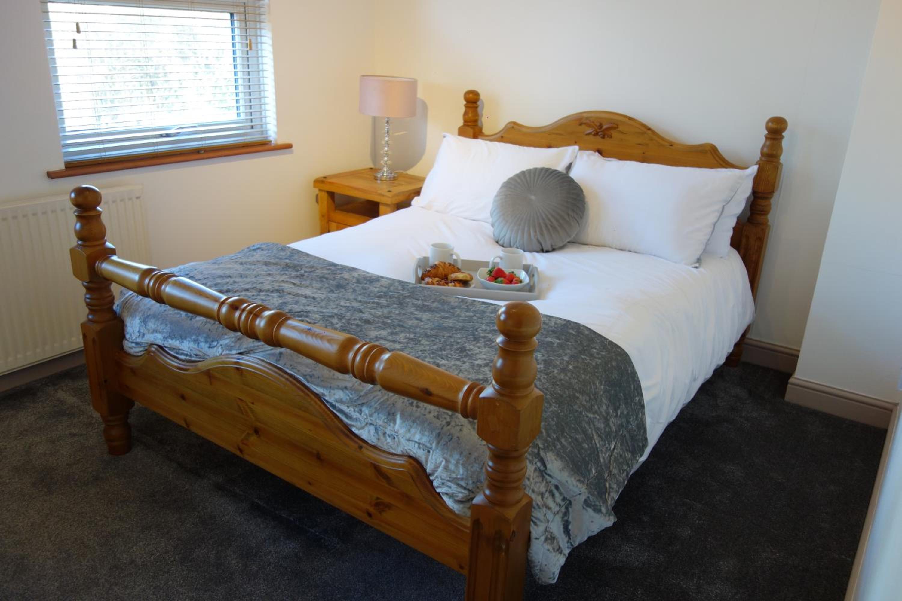 Three-Bedroom House photo 3