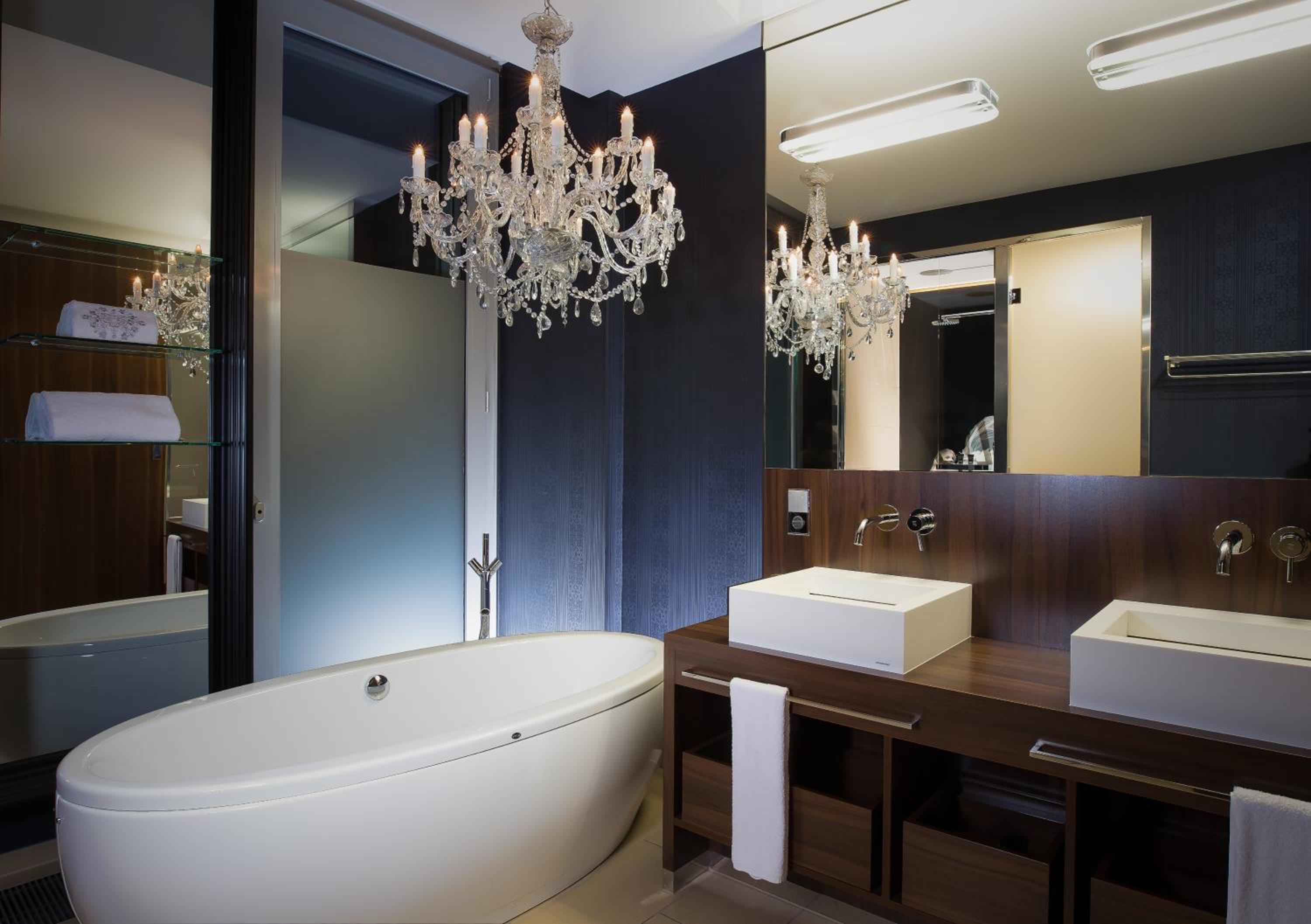 Corner Suite - Photo 3