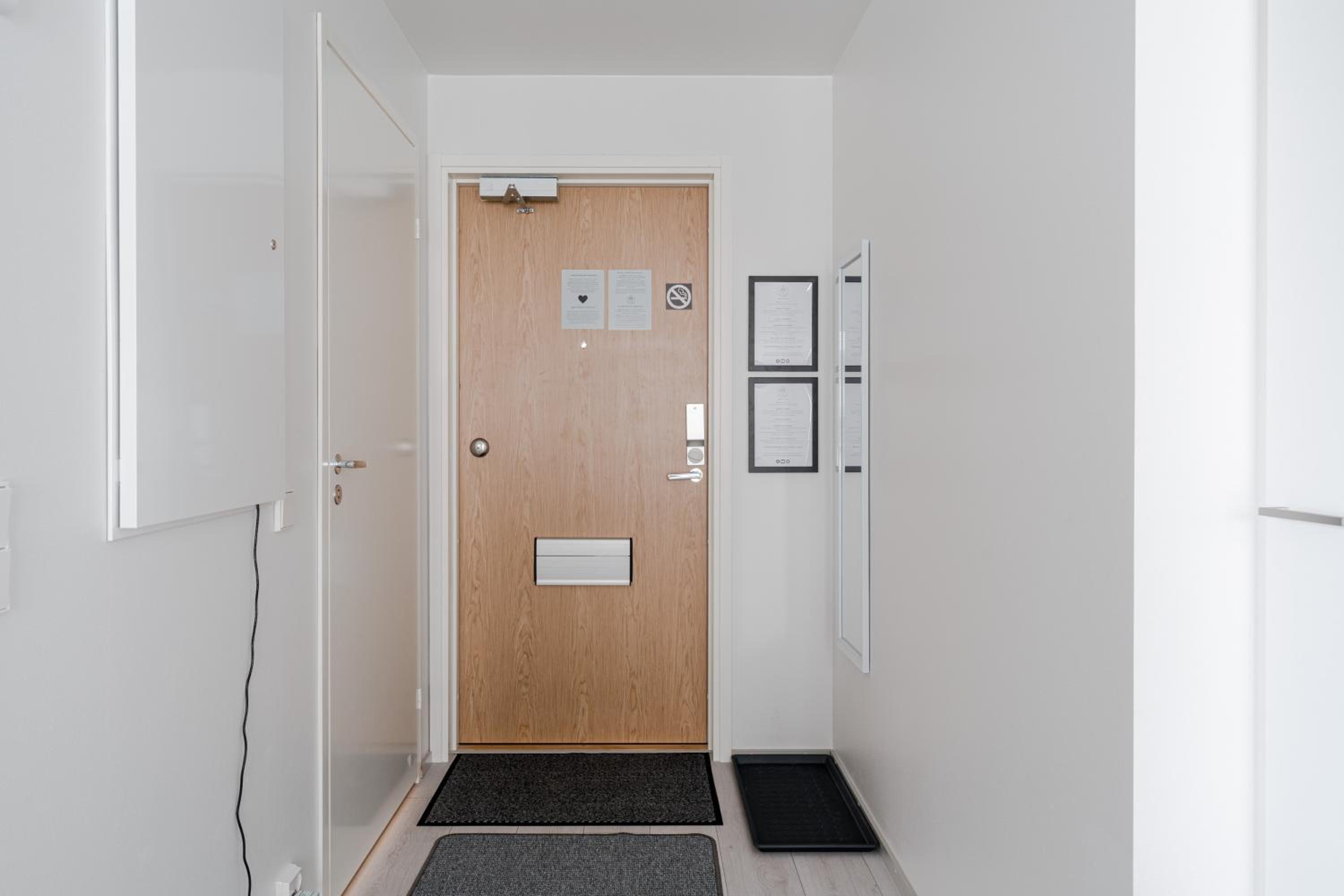 One-Bedroom Apartment photo 1