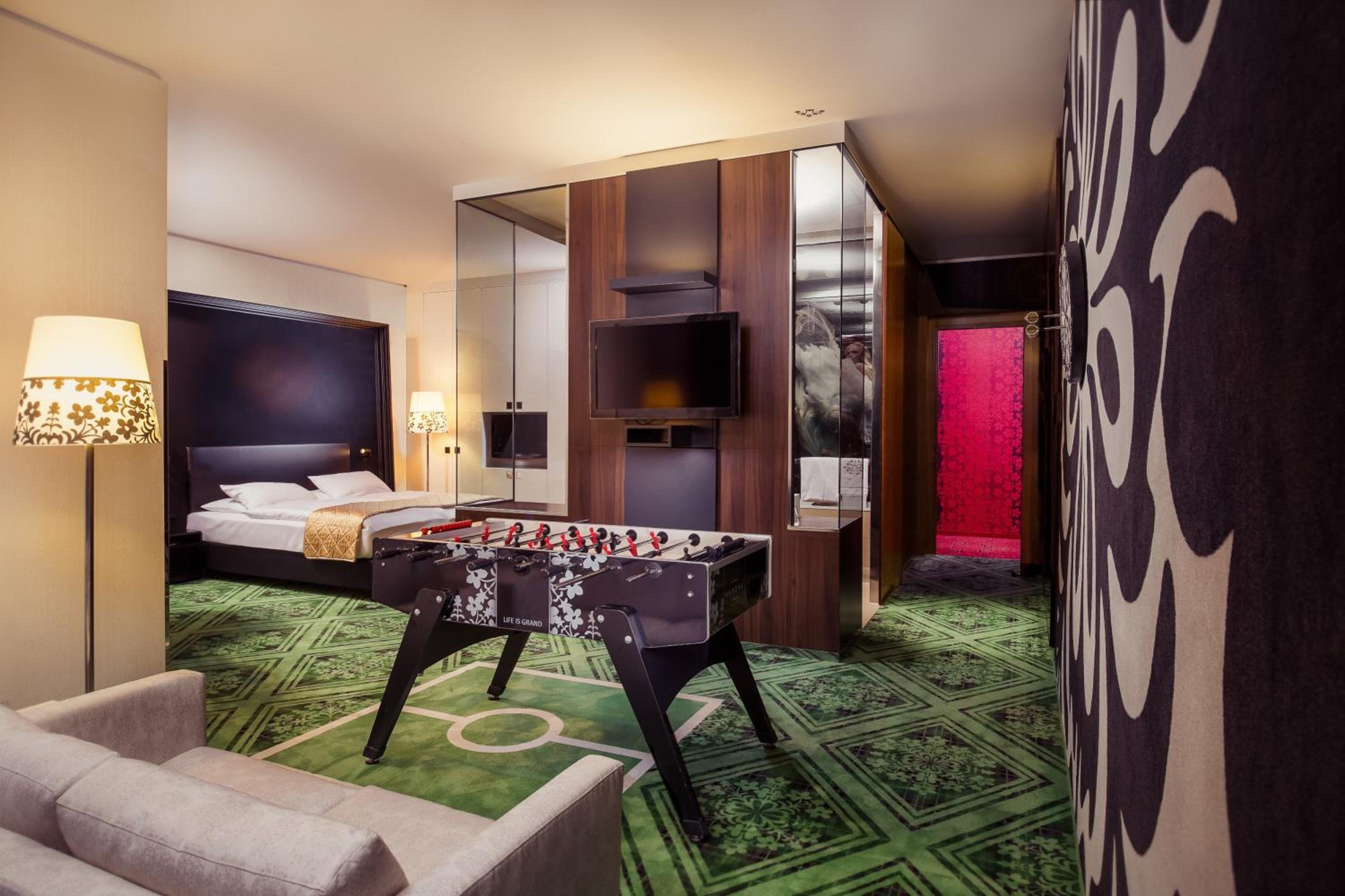 Fair Play Suite - Photo 1