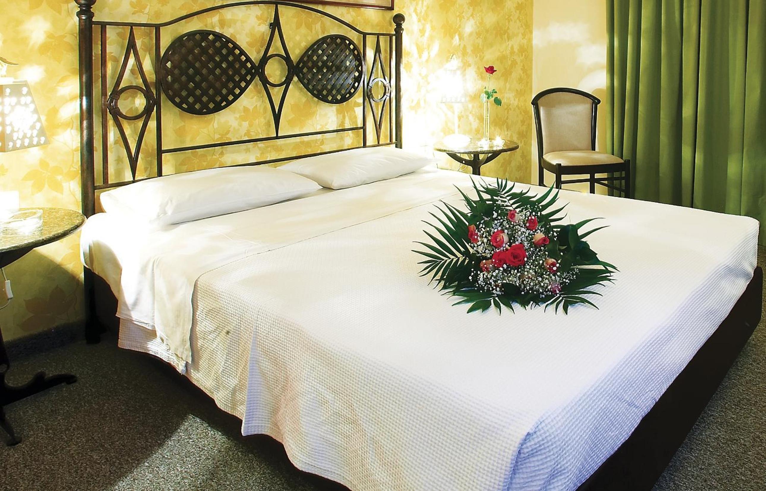 Double or Twin Room - Photo 2
