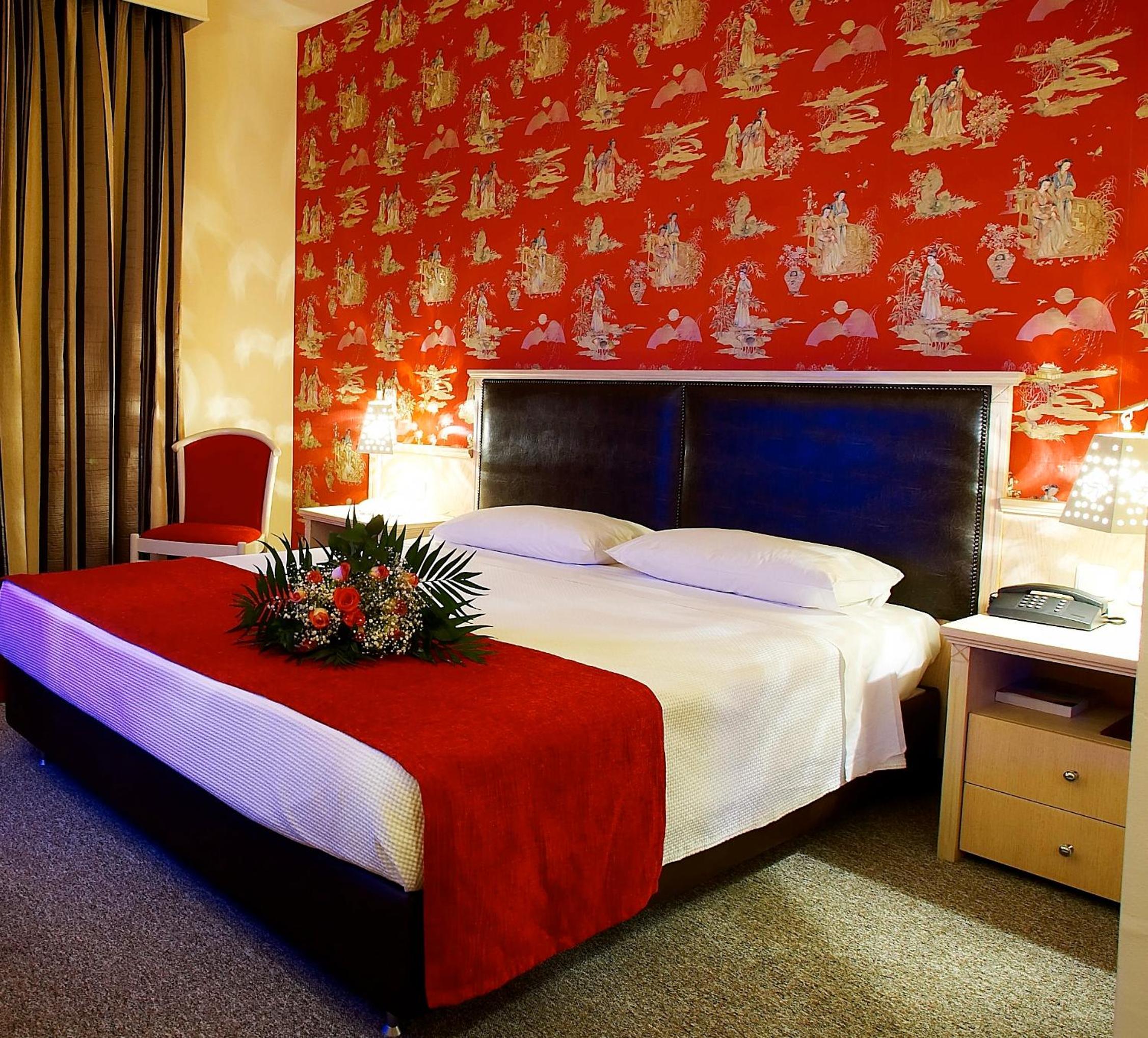 Double or Twin Room - Photo 9
