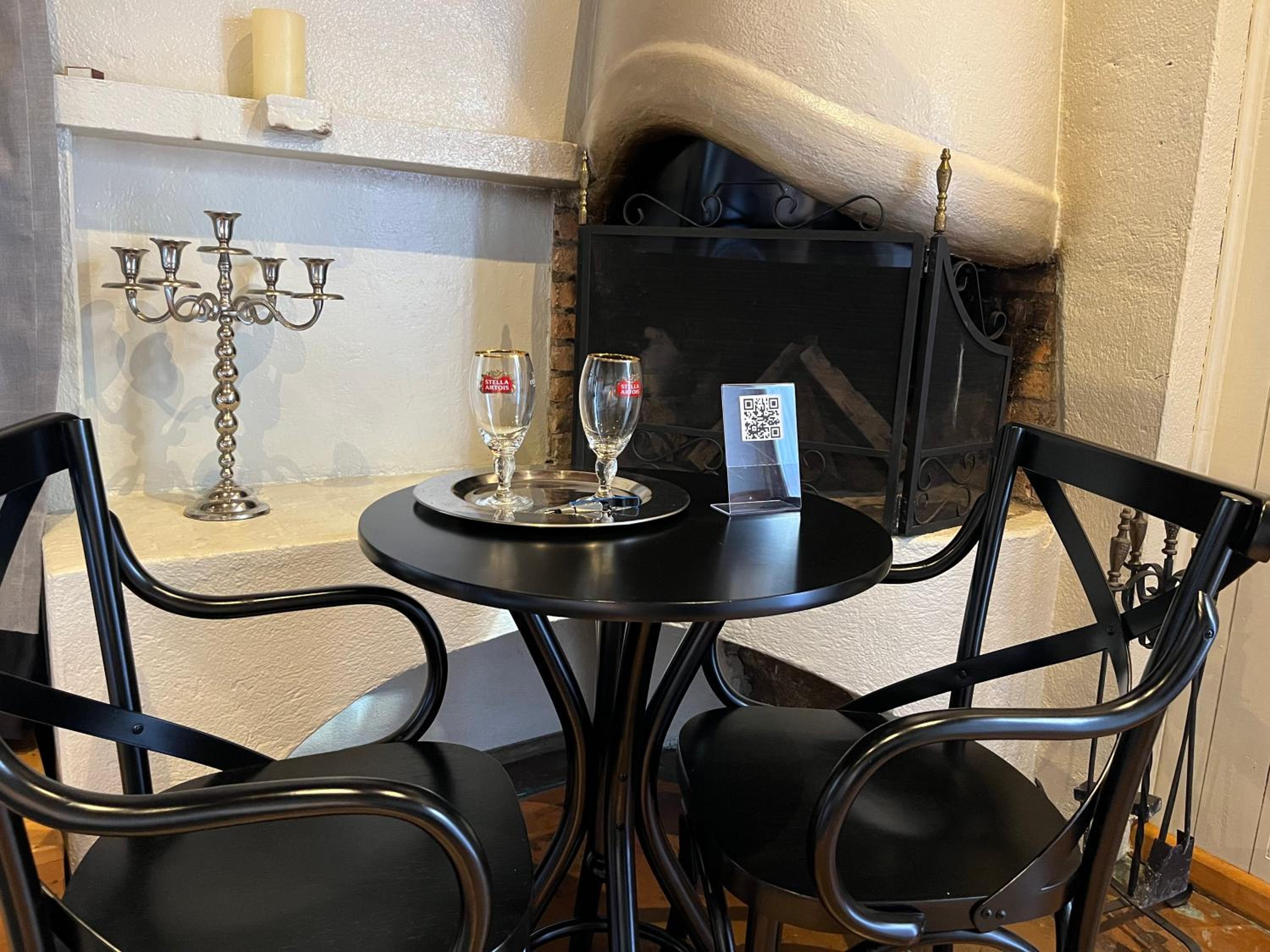 Deluxe Queen Suite - Photo 8