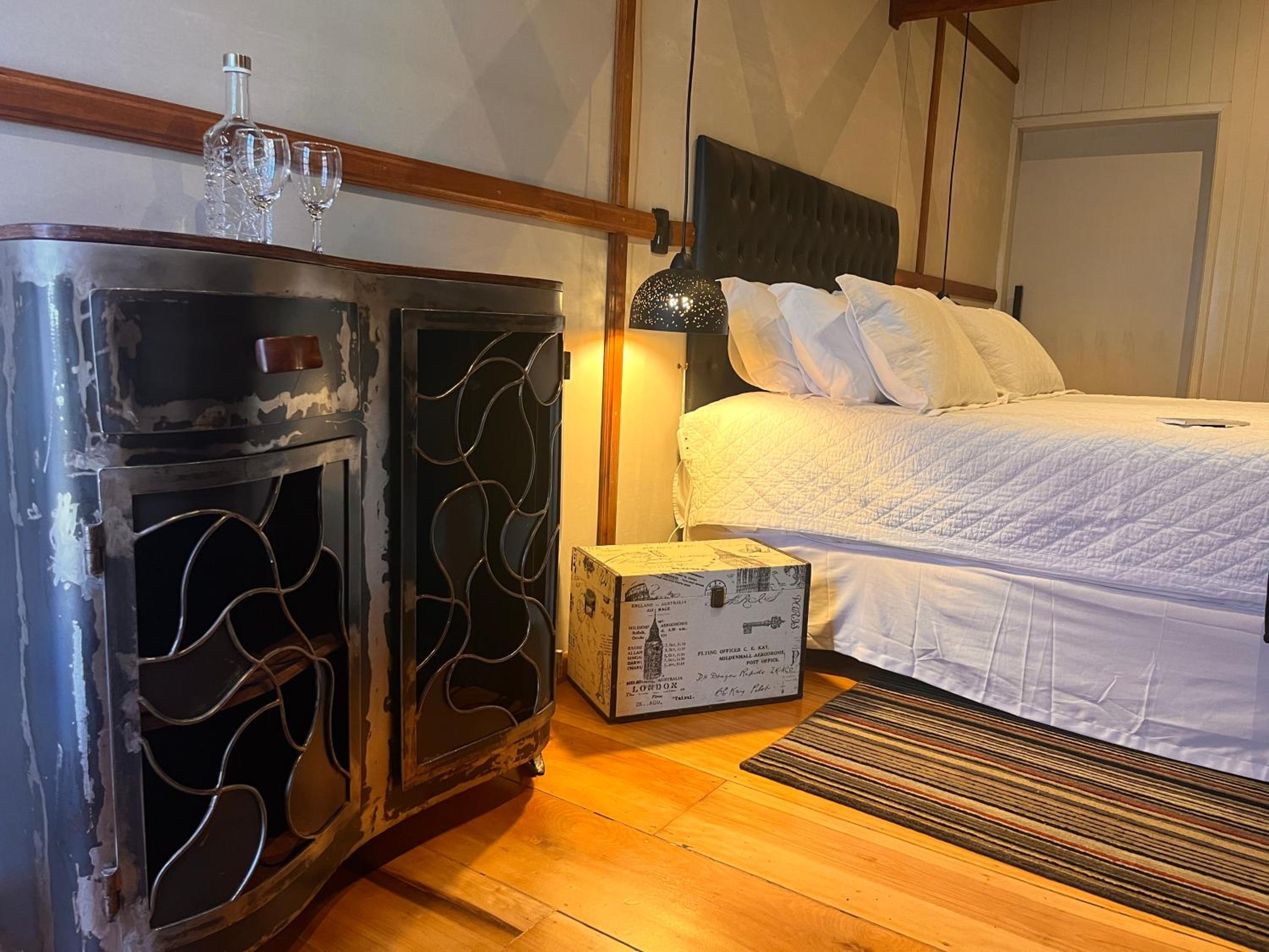 Deluxe Queen Suite - Photo 14